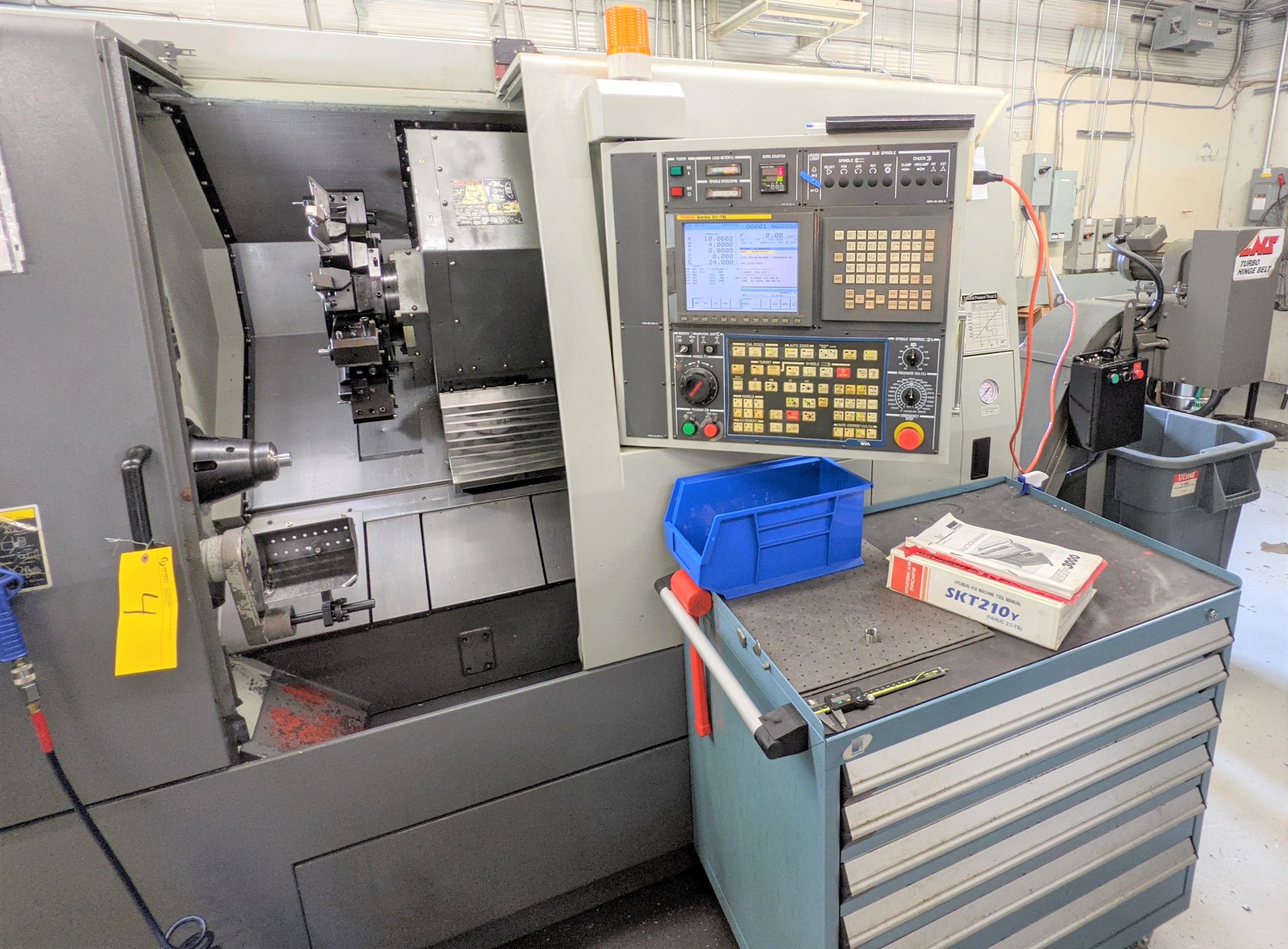 2006 HYUNDAI KIA SKT210Y CNC TURNING CENTER WITH FANUC 2TI-TB CNC CONTROL, 20” SWING OVER BED, 4,000 - Image 3 of 27