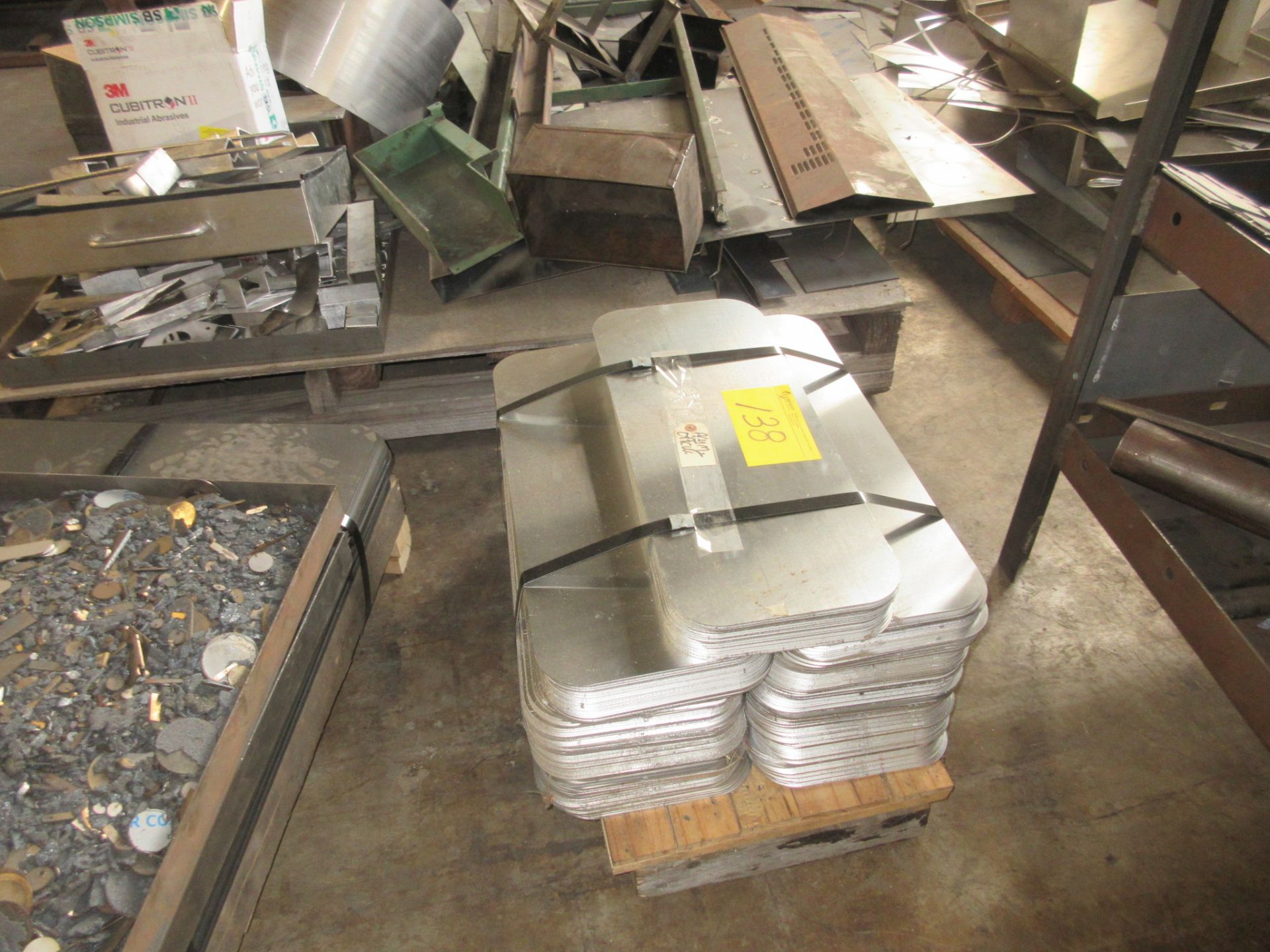LARGE LOT OF MIXED METAL IN LOADING DOCK ROOM (UPPER LEVEL) - Image 6 of 11