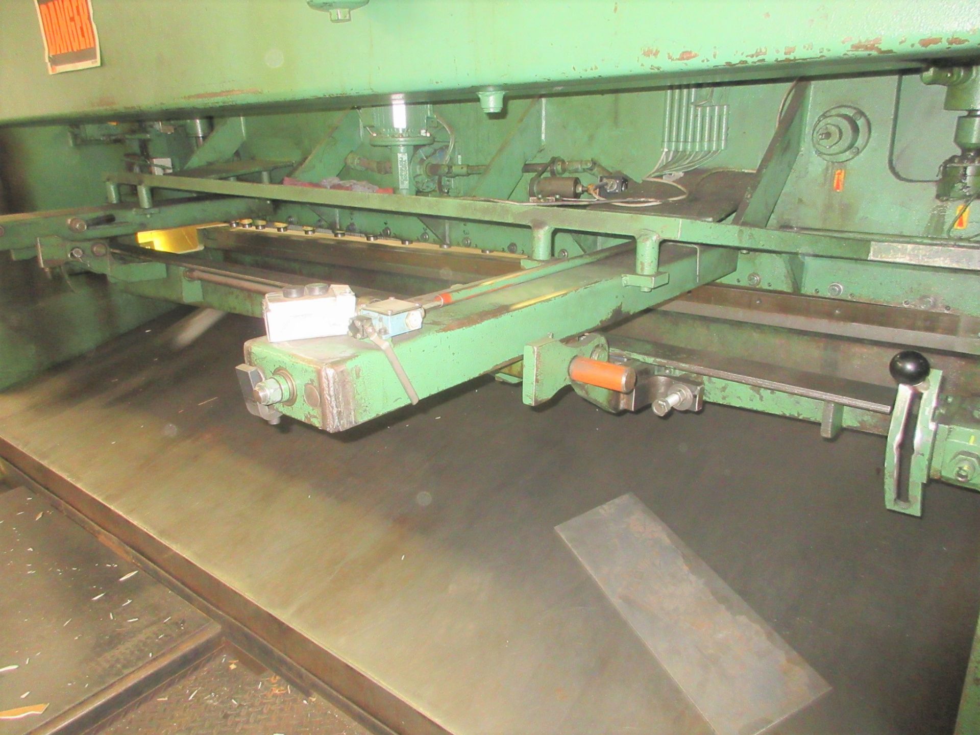 HACO HSC 306R SHEAR, 10’ X ¼” CAP., SQUARING ARM, SUPPORT ARMS, FRONT OPERATED POWER BACK GAUGE, S/N - Image 20 of 21