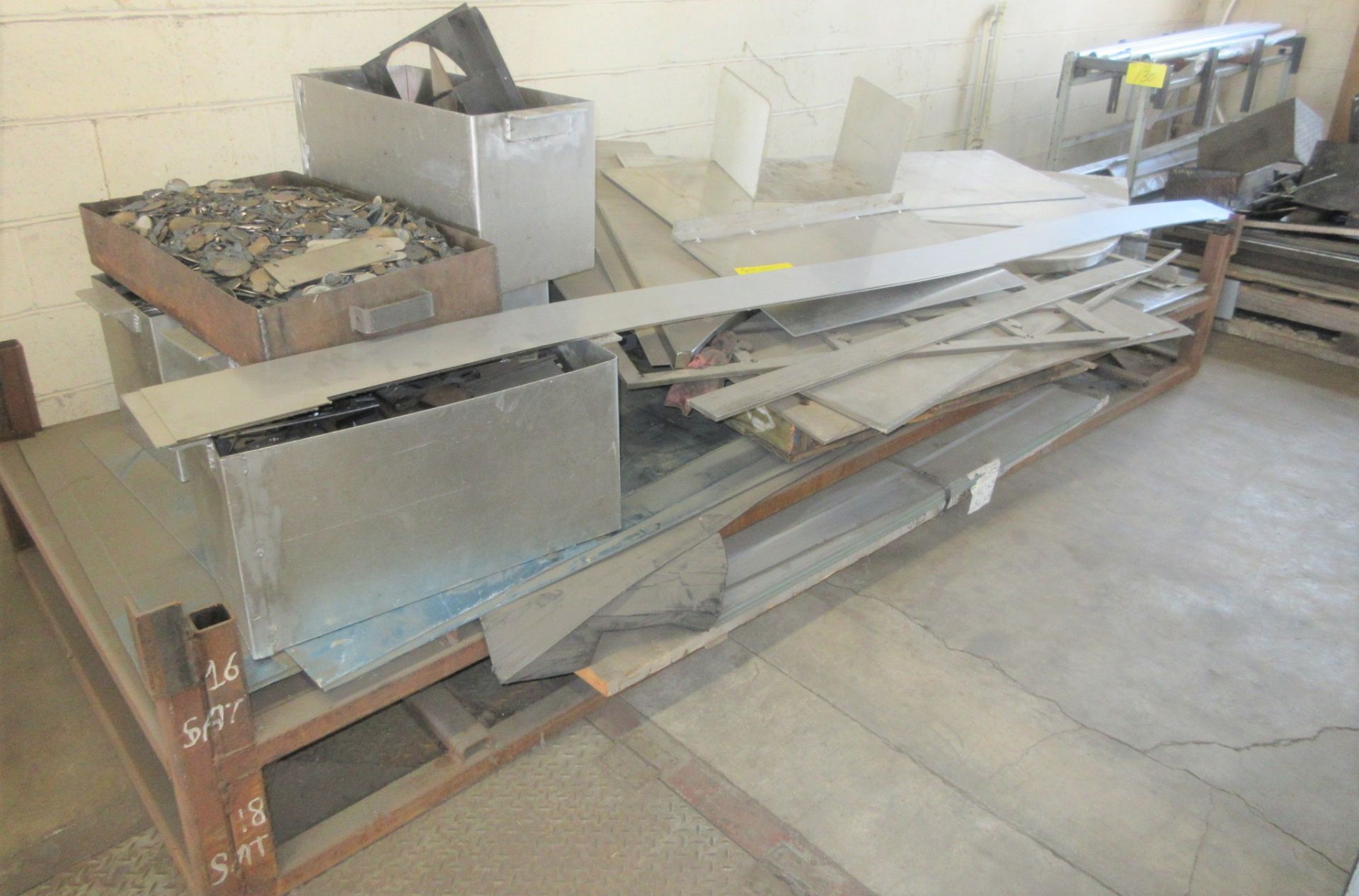 LARGE LOT OF MIXED METAL IN LOADING DOCK ROOM (UPPER LEVEL) - Image 3 of 11