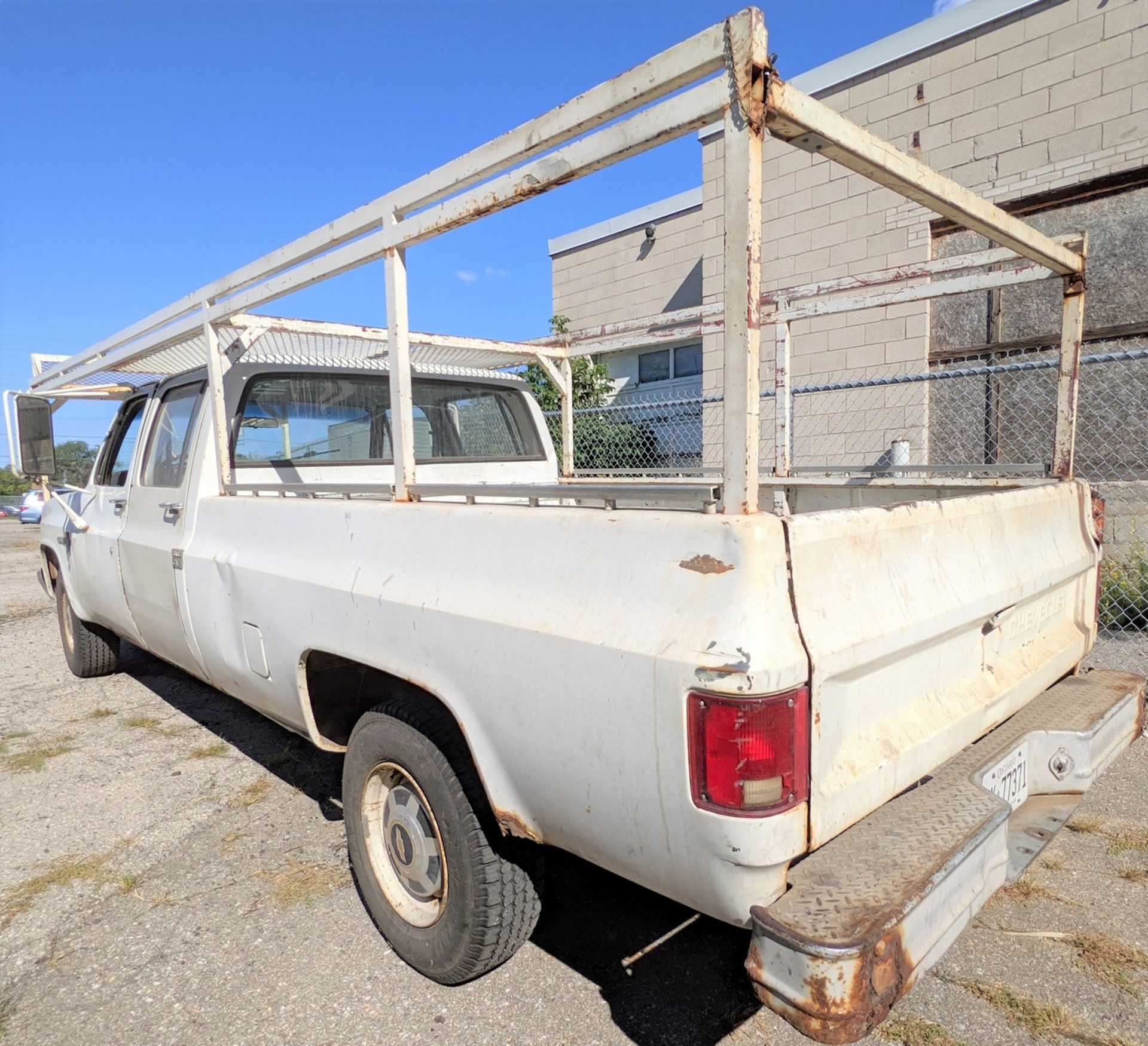 1986 CHEVROLET CUSTOM DELUXE 30 PICKUP TRUCK, BONUS CAB, APPROX. 99,500 MILES - Image 5 of 14