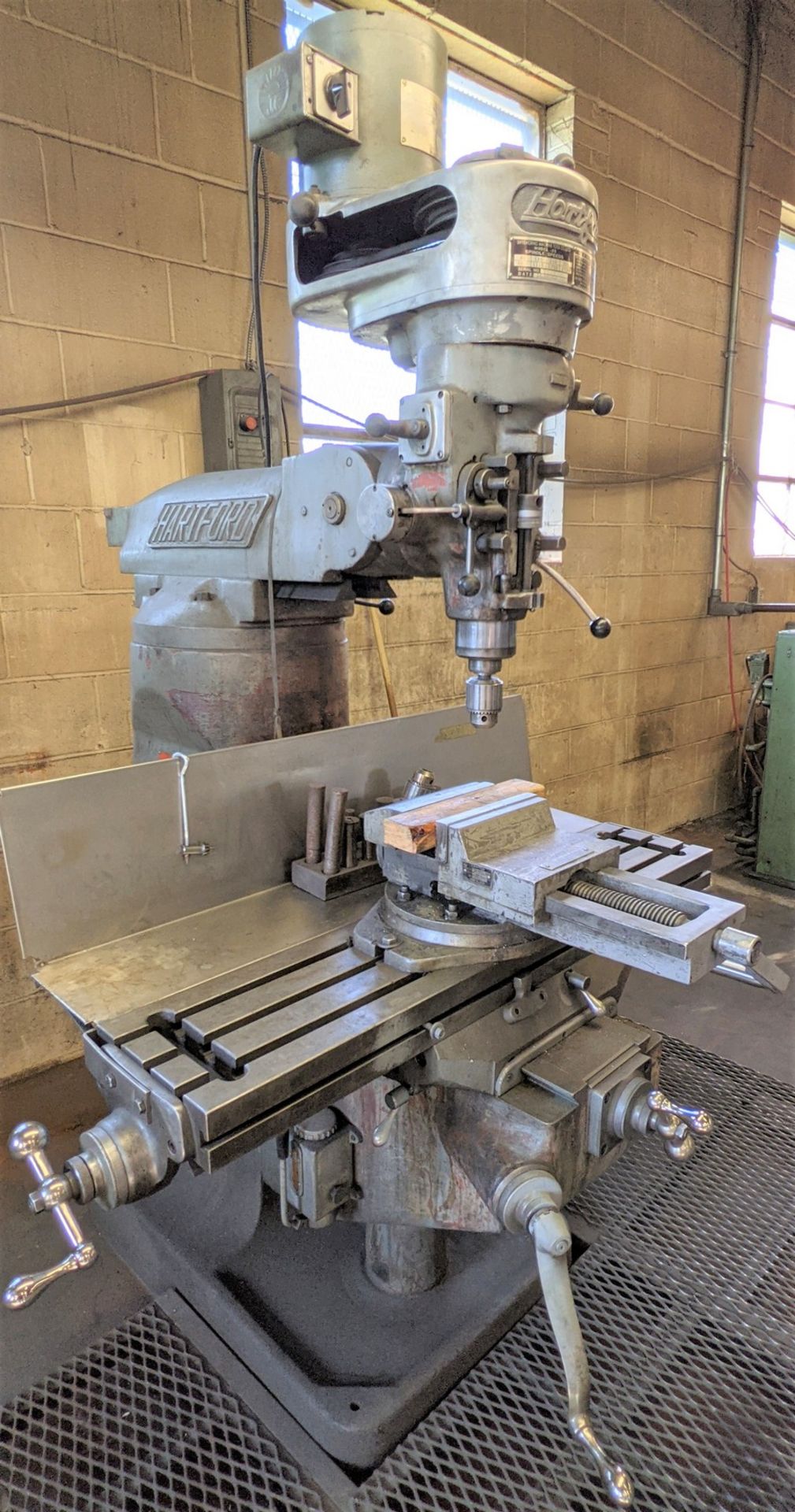 HARTFORD 2S VERTICAL MILLING MACHINE, 9” X 42” TABLE, 2HP, SPEEDS TO 2,720 RPM, S/N 792428 (NO