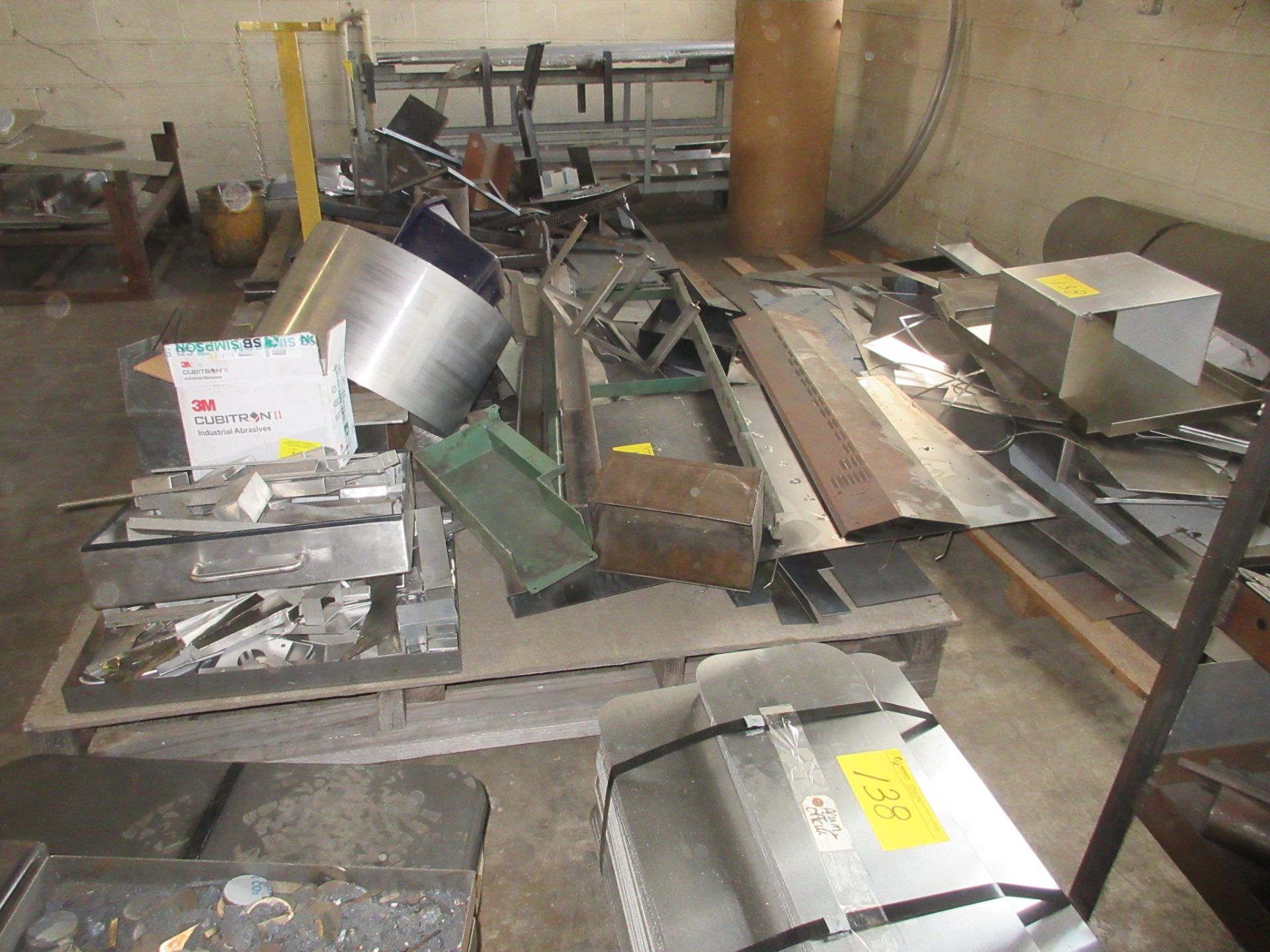 LARGE LOT OF MIXED METAL IN LOADING DOCK ROOM (UPPER LEVEL) - Image 9 of 11