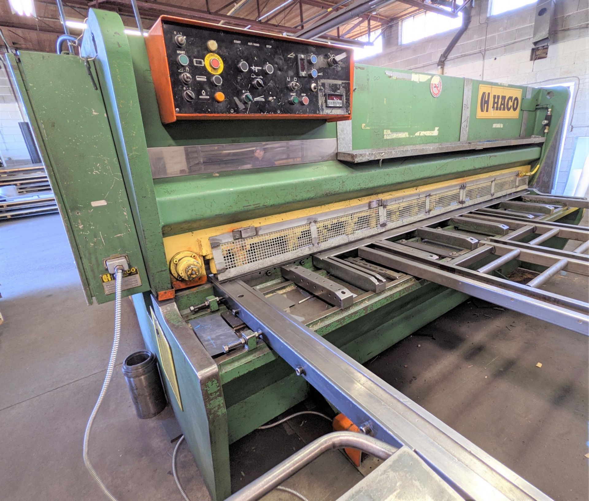 HACO HSC 306R SHEAR, 10’ X ¼” CAP., SQUARING ARM, SUPPORT ARMS, FRONT OPERATED POWER BACK GAUGE, S/N - Image 6 of 21