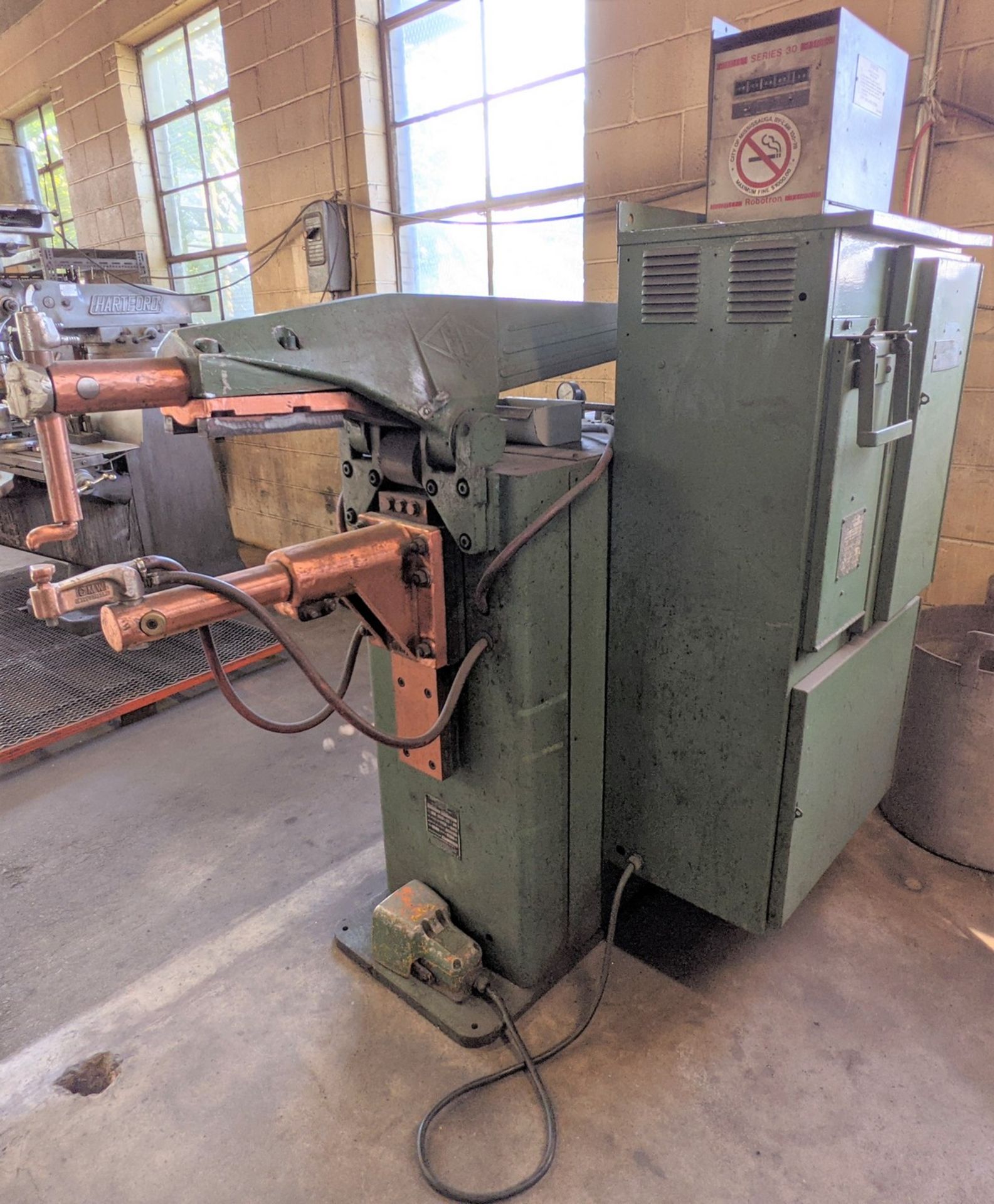 FH 500ES-5 SPOT WELDER, 75KVA, 20” THROAT, ROBOTRON SERIES 30 CONTROL, S/N 2410.02.2 - Image 2 of 10