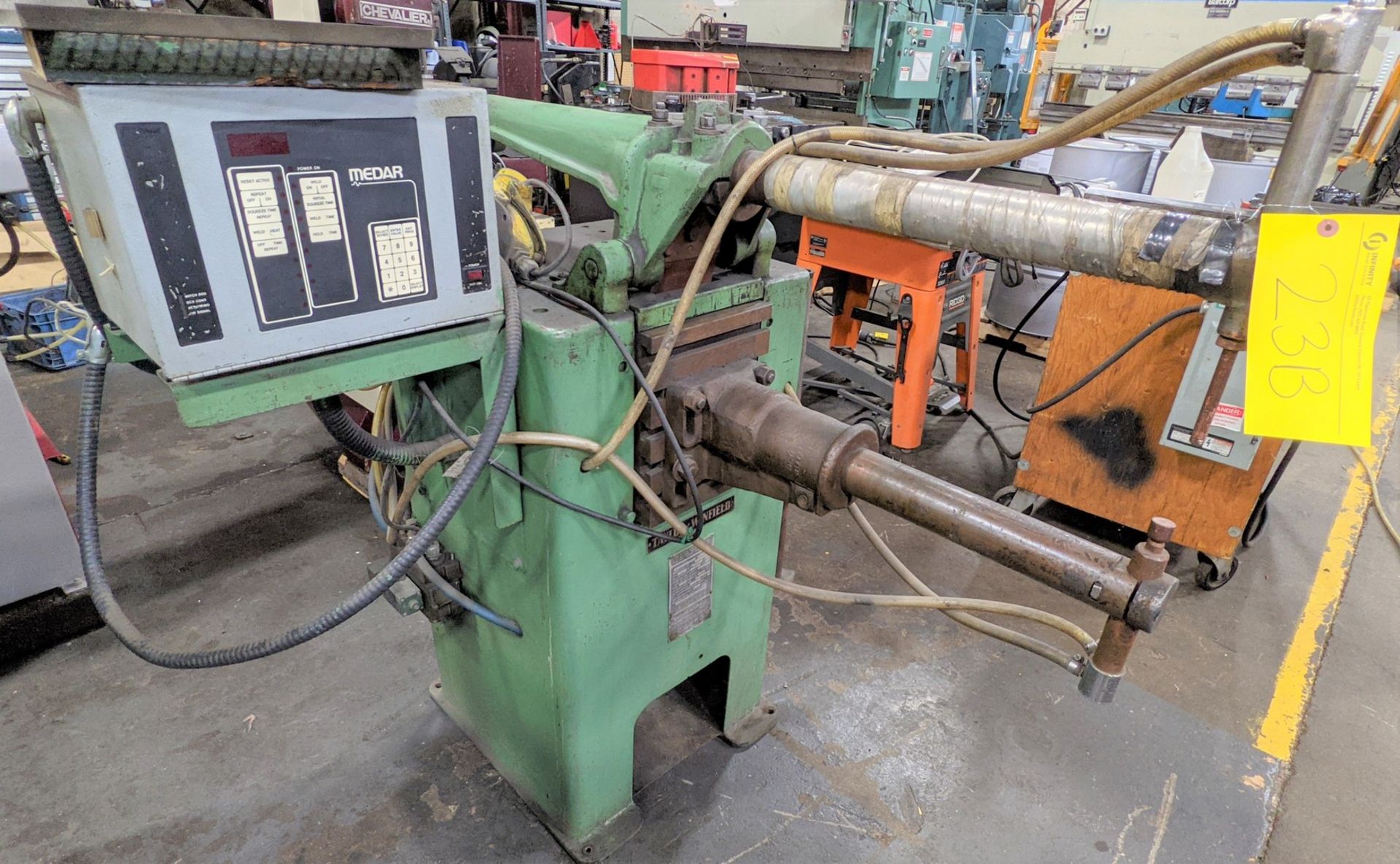 TAYLOR WINFIELD N-18-25 AIR SPOT WELDER, 25KVA, 18" THROAT, 8" GAP, S/N 48273, 550V, MEDAR CONTROL