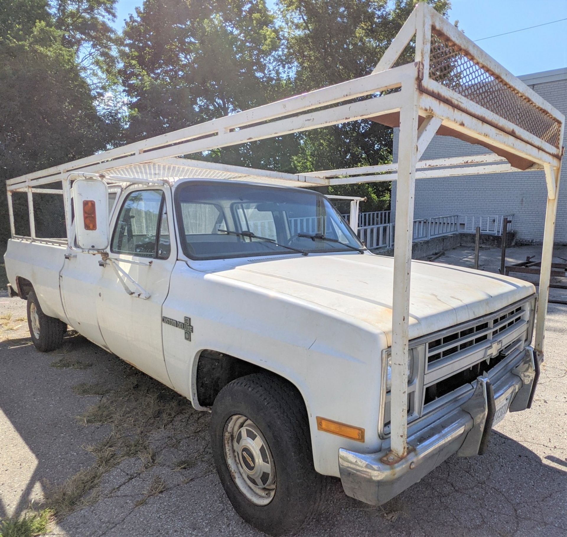 1986 CHEVROLET CUSTOM DELUXE 30 PICKUP TRUCK, BONUS CAB, APPROX. 99,500 MILES - Image 3 of 14