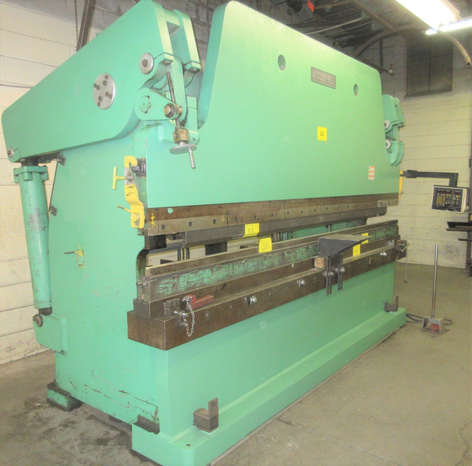 ACCURPRESS 12’ X 250-TON CAP. HYDRAULIC PRESS BRAKE, MODEL 725012, 12’ OVERALL LENGTH, 10’-4” - Image 13 of 18