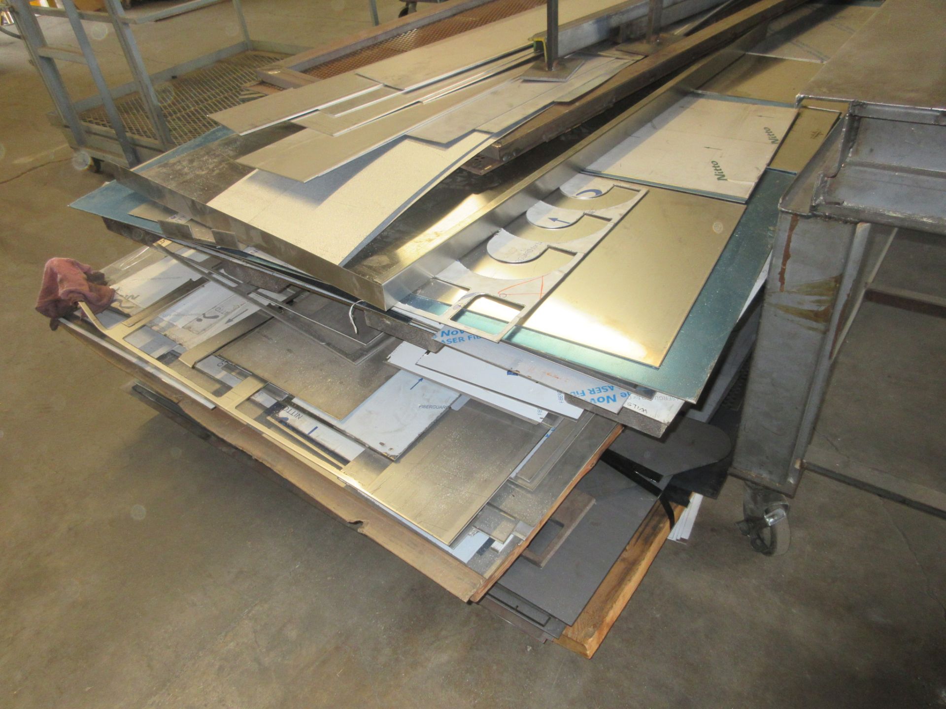 LARGE LOT OF MIXED METAL IN LOADING DOCK ROOM (UPPER LEVEL) - Image 10 of 11