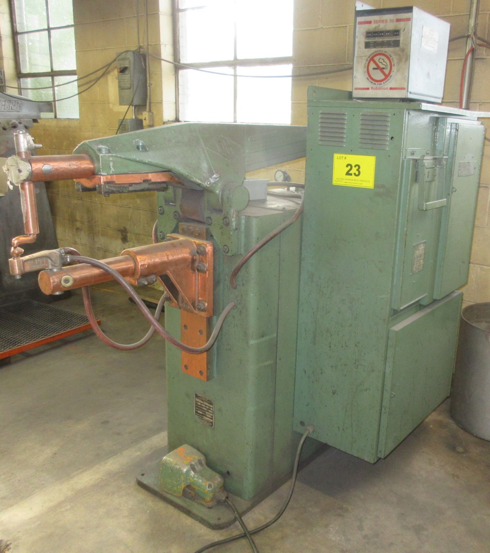 FH 500ES-5 SPOT WELDER, 75KVA, 20” THROAT, ROBOTRON SERIES 30 CONTROL, S/N 2410.02.2 - Image 8 of 10