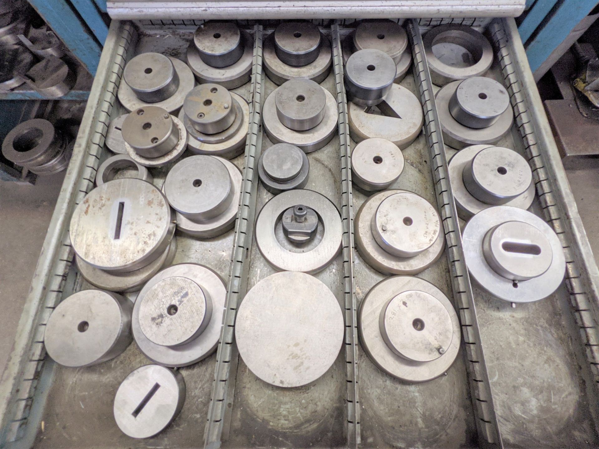 PIERCE-ALL 50-TON CAP. PERF-O-MATOR 3055 PUNCH, S/N 7812326 W/ LARGE ASSORTMENT OF PUNCH DIES - Image 16 of 40