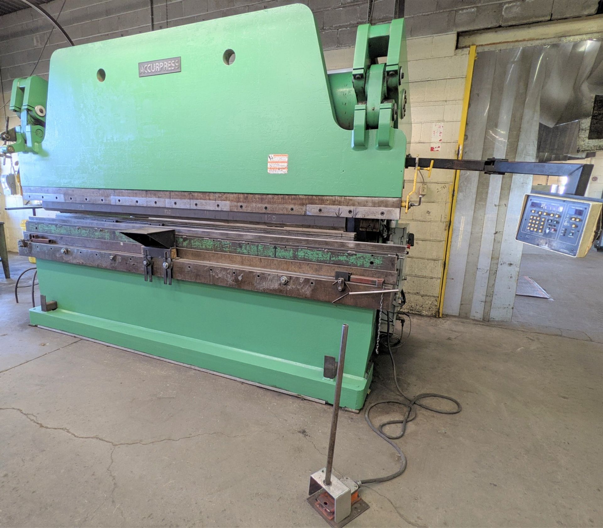 ACCURPRESS 12’ X 250-TON CAP. HYDRAULIC PRESS BRAKE, MODEL 725012, 12’ OVERALL LENGTH, 10’-4” - Image 3 of 18