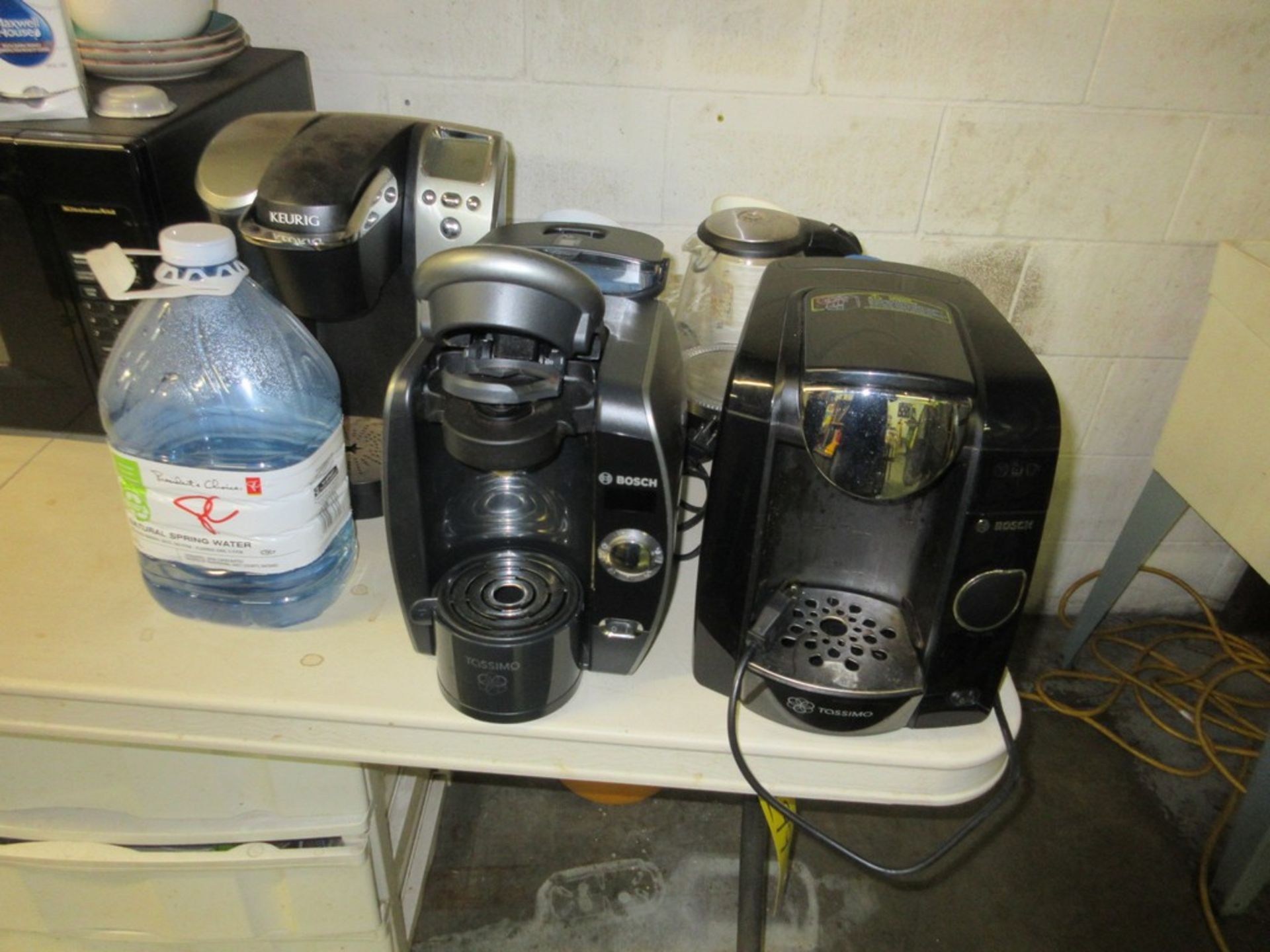 LOT OF KEURIG COFFEE MAKER, (2) BOSCH COFFEE MAKERS, HAMILTON BEACH OVEN, KITCHENAID MICROWAVE