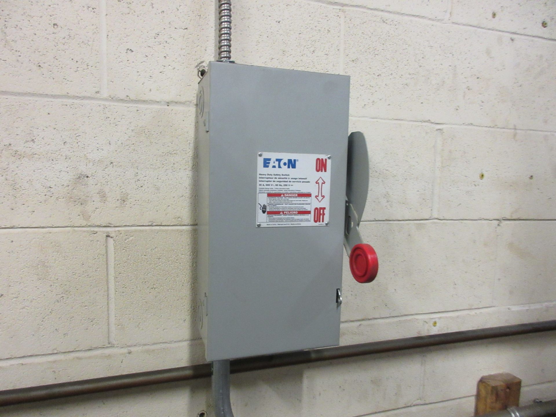 MARCUS 30KVA TRANSFORMER, 600V TO 120/208V AND SWITCHBOX - Image 3 of 3