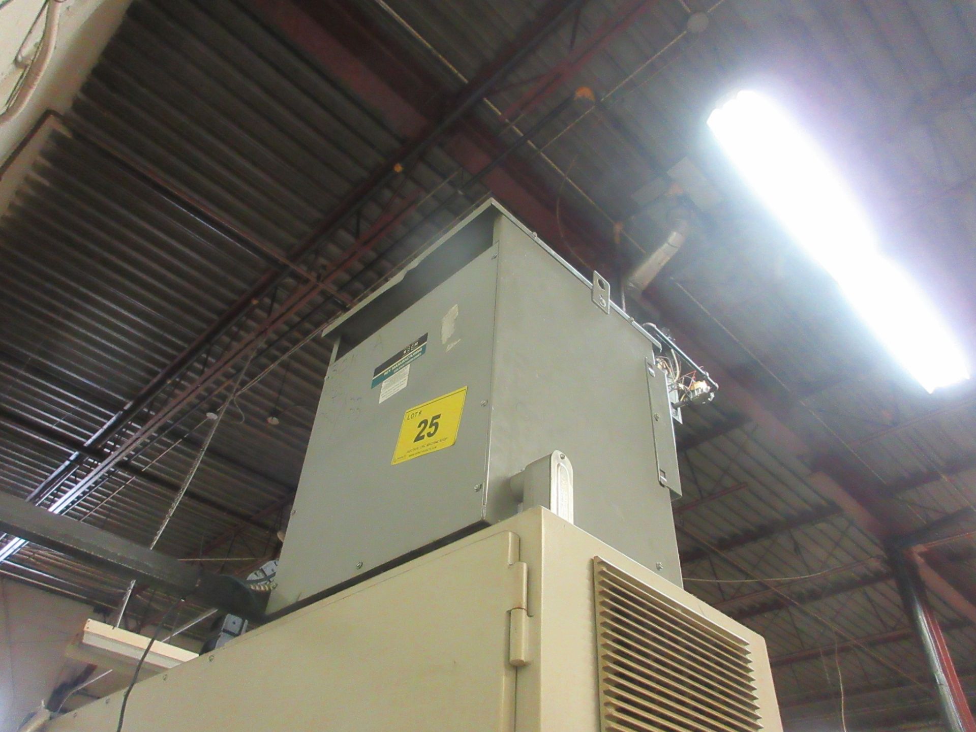 REX MANUFACTURING 30KVA TRANSFORMER, 600V TO 260/133V AND SWITCHBOX - Image 2 of 3