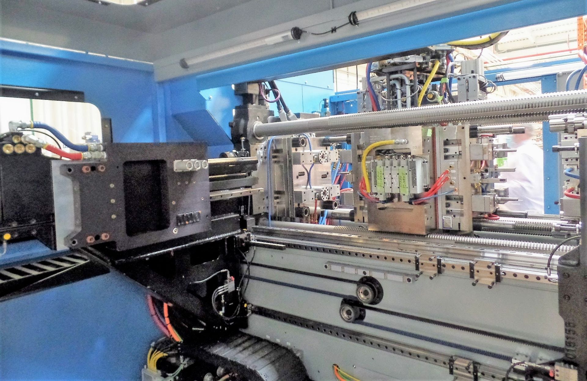 2019 NIIGON NPET 150LL CUBE HORIZONTAL INJECTION MOLDING MACHINE, S/N 1066, 560MM X 560MM TIE BAR - Image 15 of 29