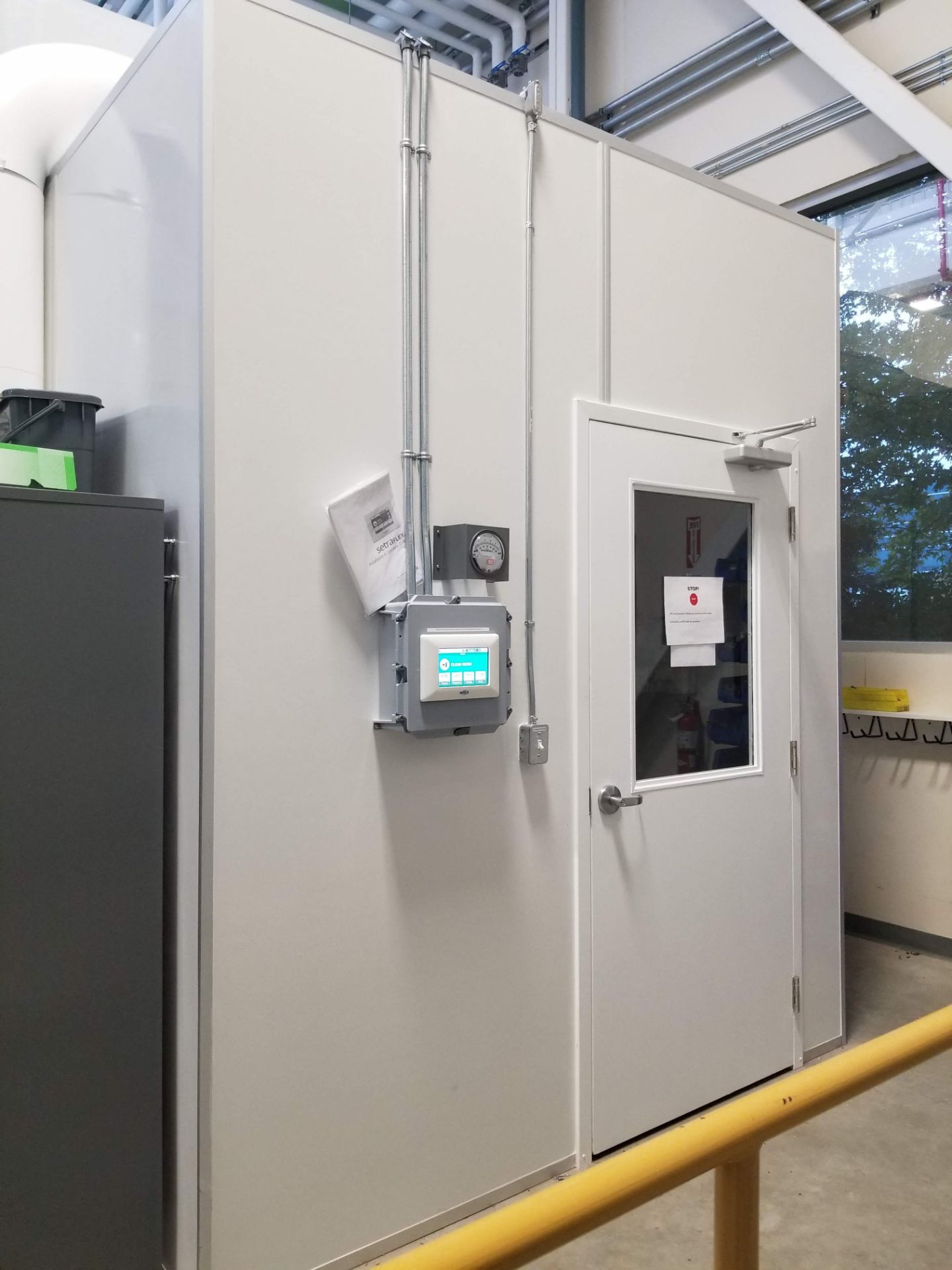 2019 CLEAN ROOM W/ AMAIRCARE AIR WASH UNIT, (2) RITE-HITE LITESPEED CLEANROOM ROLLUP DOORS W/ - Image 24 of 29