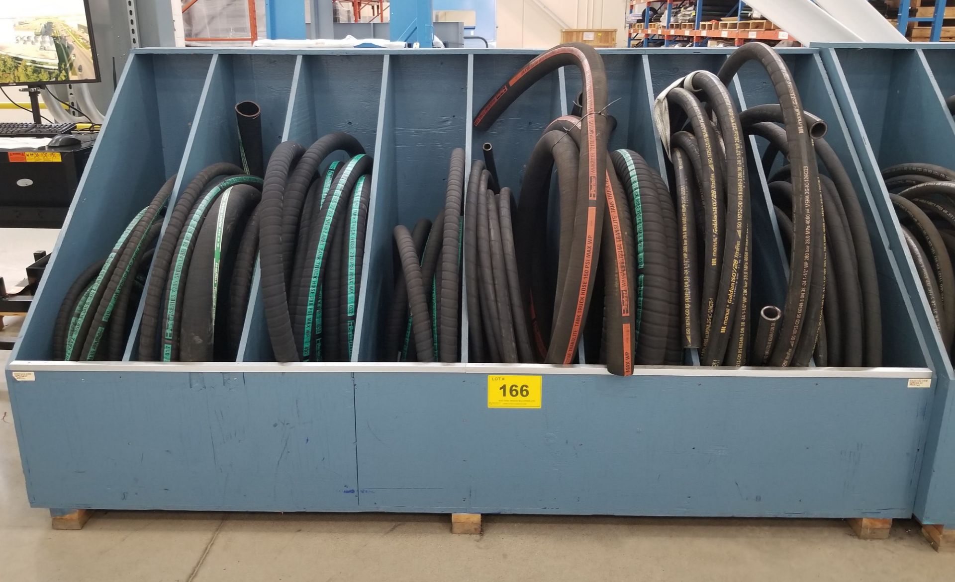 LOT - ASSORTED HYRAULIC HOSE - NO BIN (CONTENTS ONLY)