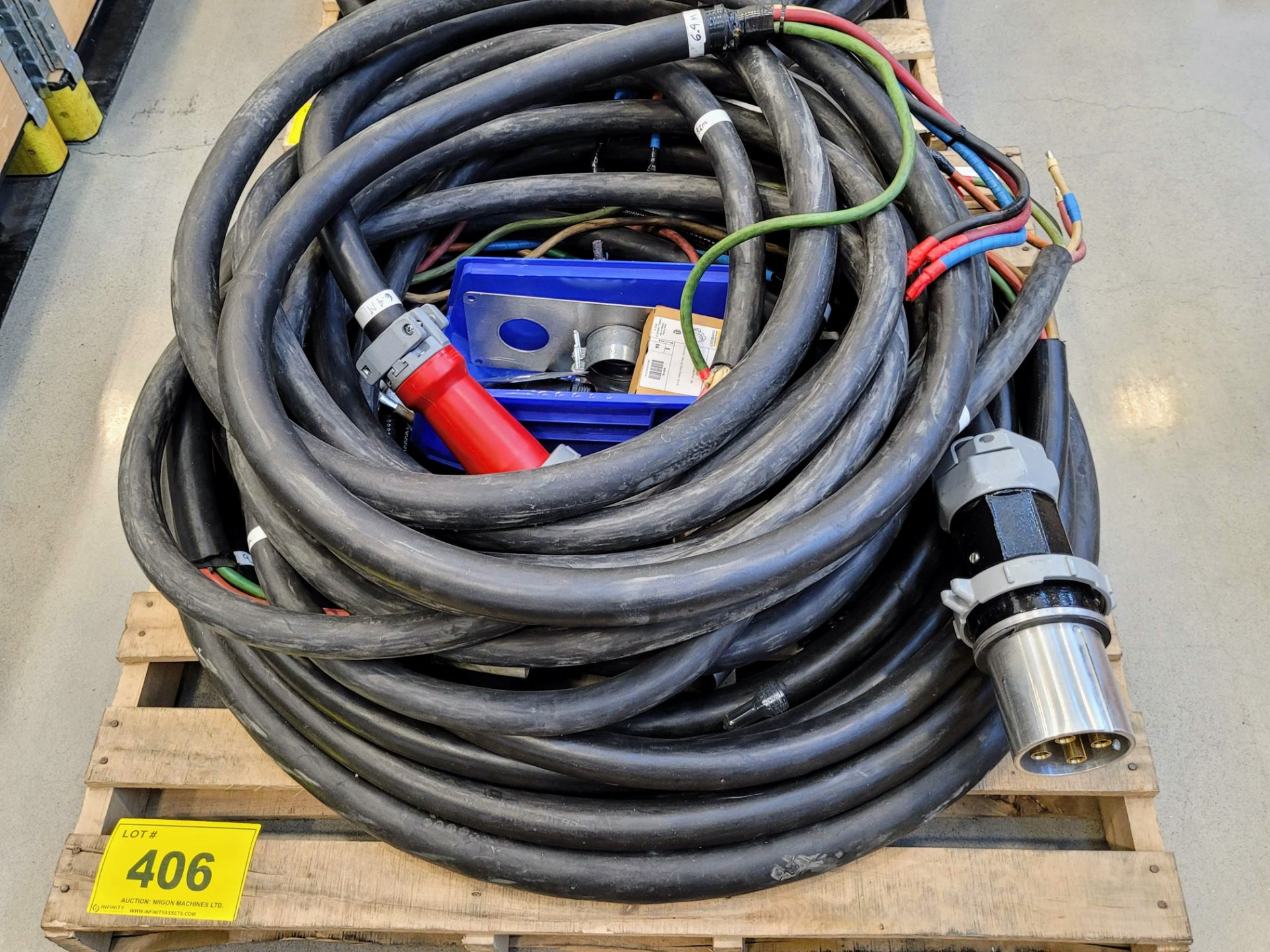 LOT - POWER CABLES