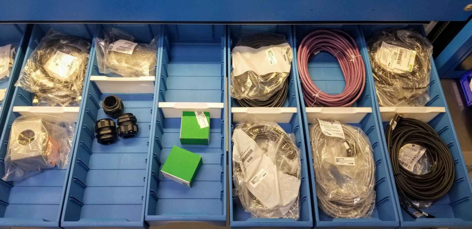 LOT - CONTENTS OF 36 SHELVES INCLUDING: MOTOR CABLES, HYBRID CABLES, PLUGS, INPUT CARDS, MODULES, - Image 56 of 100