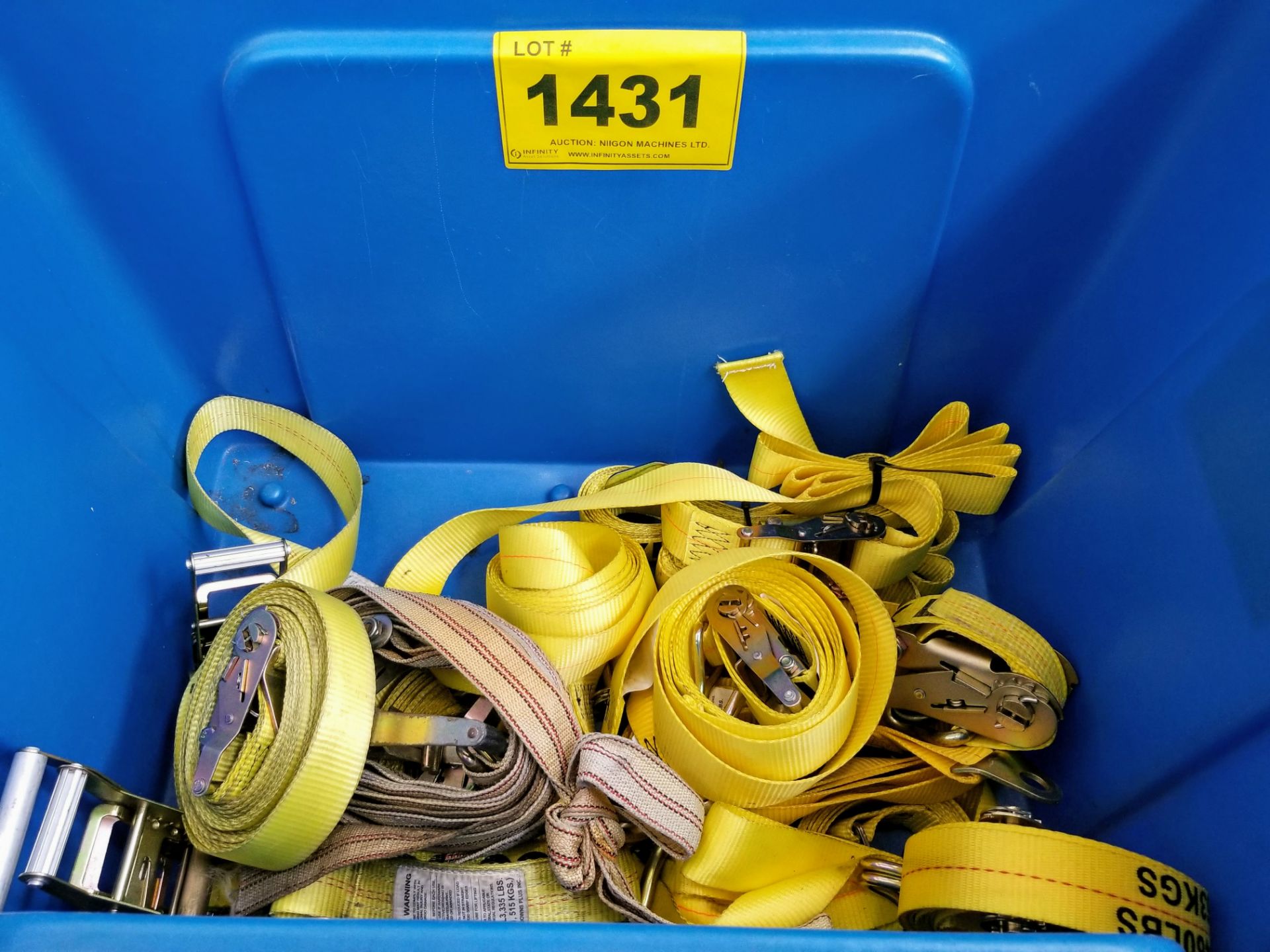LOT- RATCHET TIE DOWNS AND PORTABLE TUB