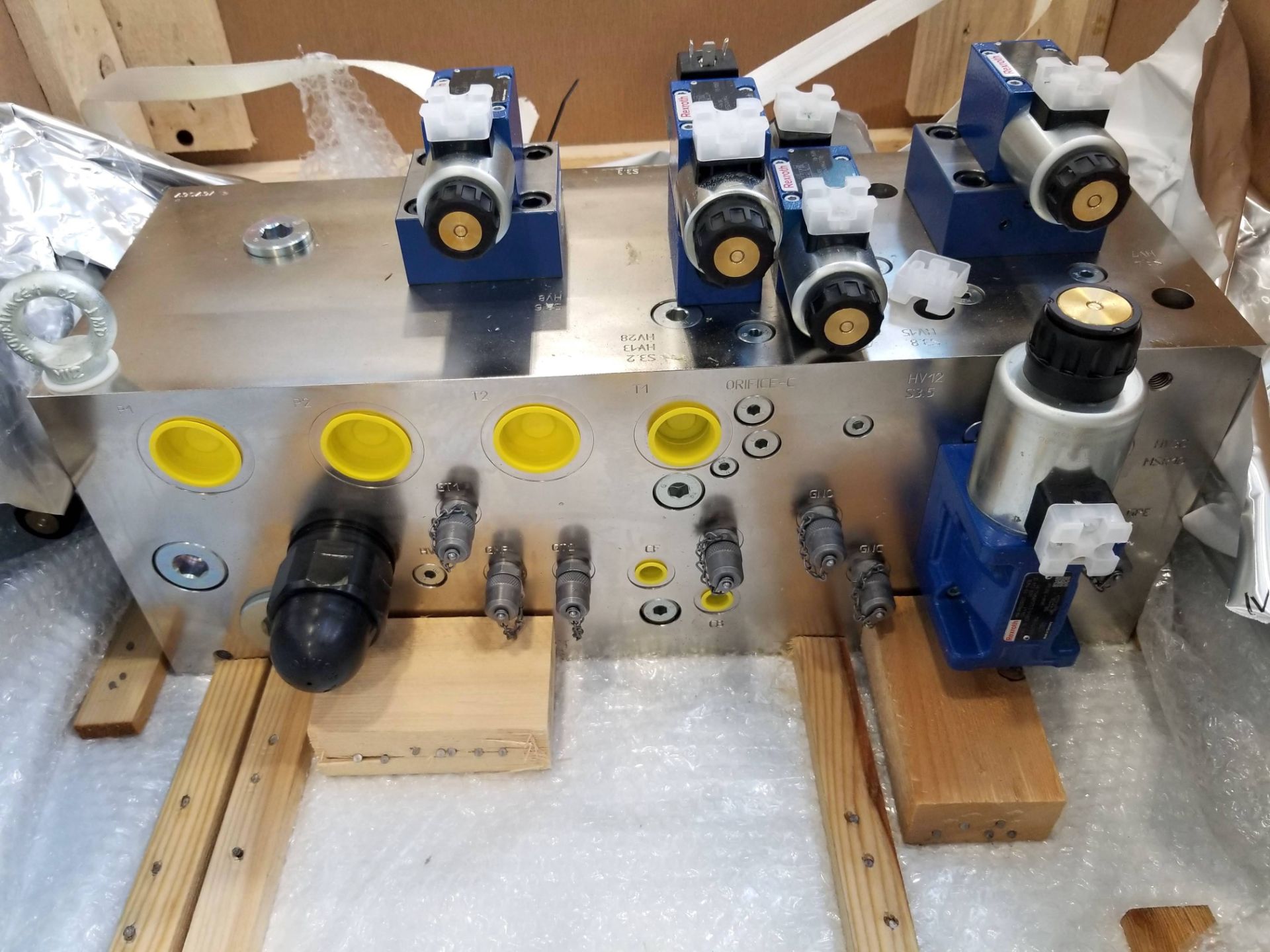 BOSCH REXROTH INJECTION MANIFOLD, RS, DIN PUMP LOAD - Image 2 of 5