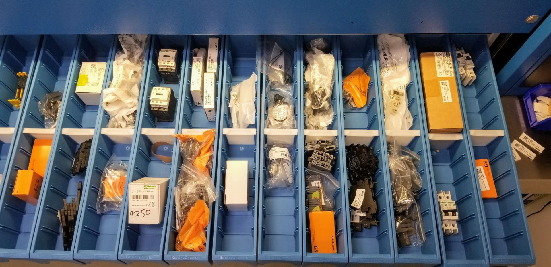 LOT - CONTENTS OF 36 SHELVES INCLUDING: MOTOR CABLES, HYBRID CABLES, PLUGS, INPUT CARDS, MODULES, - Image 4 of 100