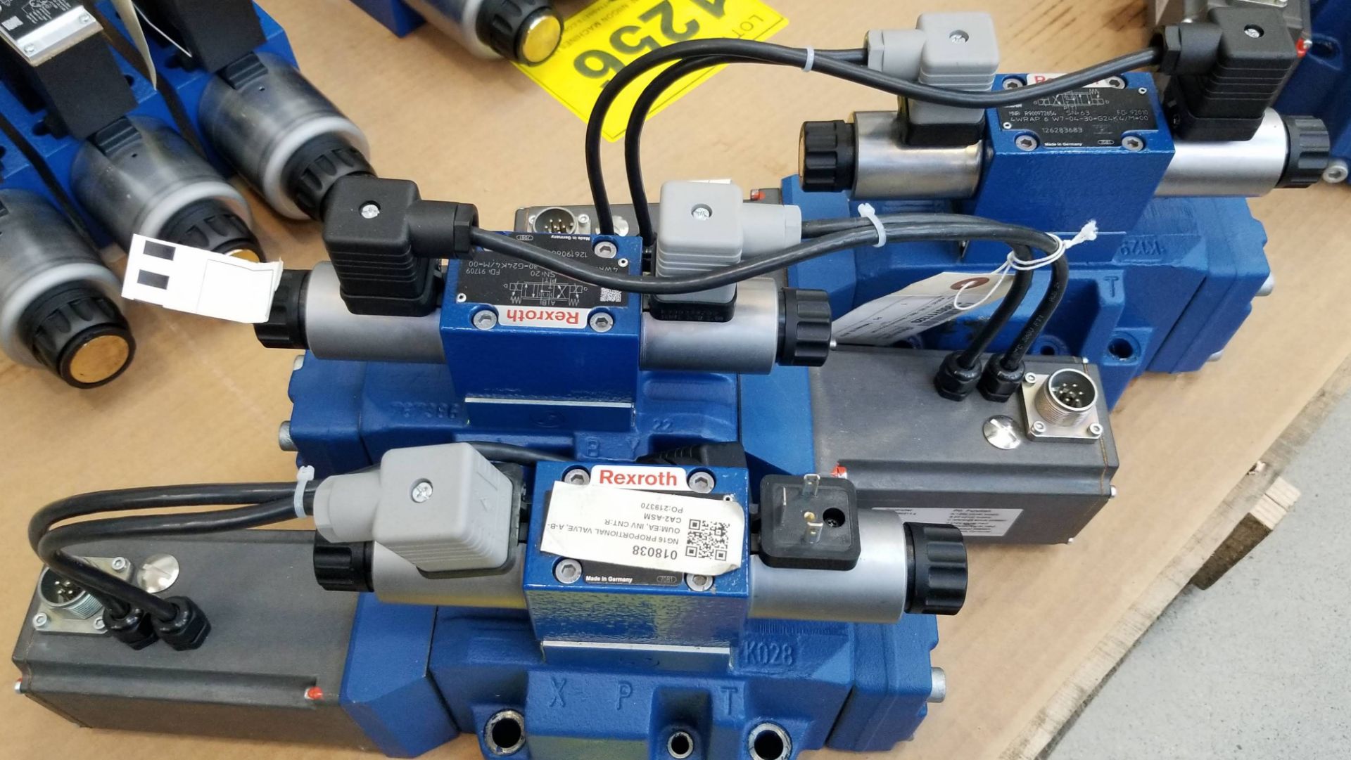 BOSCH REXROTH NG16 PROPORTIONAL VALVE, A-B-T, W/ POS F/B - Image 3 of 9