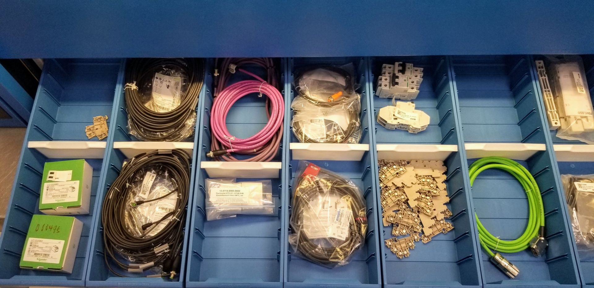 LOT - CONTENTS OF 36 SHELVES INCLUDING: MOTOR CABLES, HYBRID CABLES, PLUGS, INPUT CARDS, MODULES, - Image 6 of 100