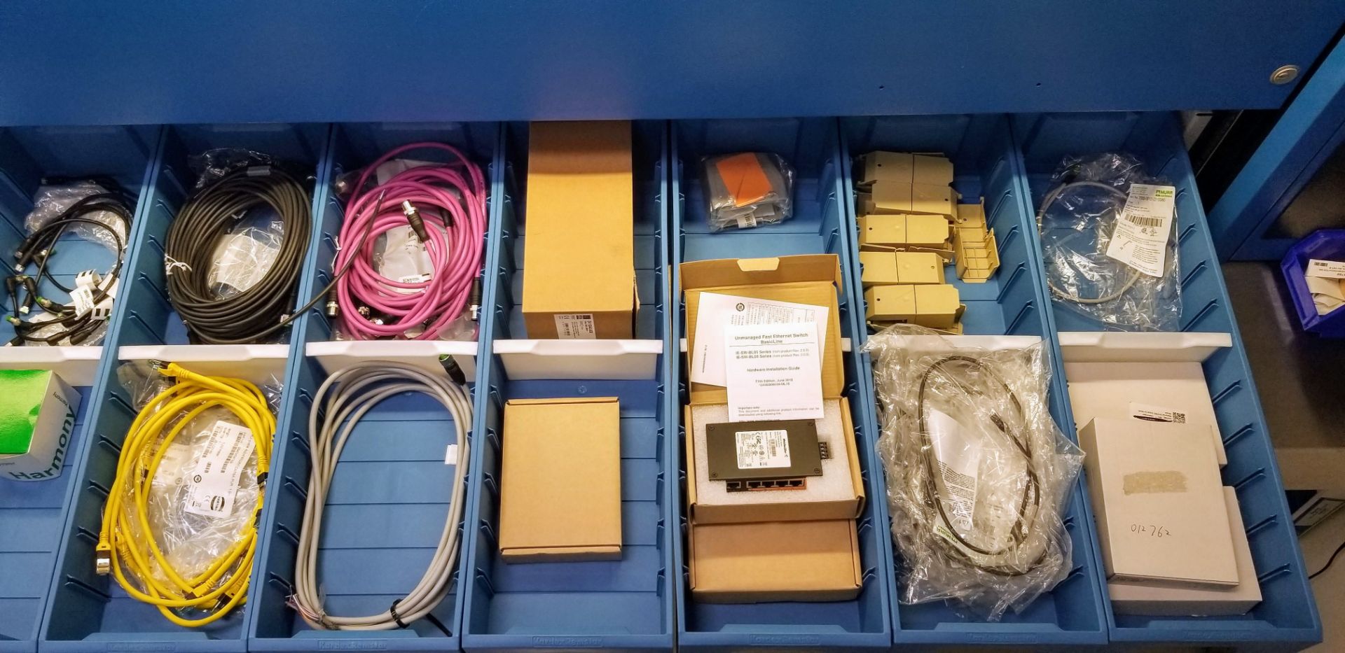 LOT - CONTENTS OF 36 SHELVES INCLUDING: MOTOR CABLES, HYBRID CABLES, PLUGS, INPUT CARDS, MODULES, - Image 65 of 100