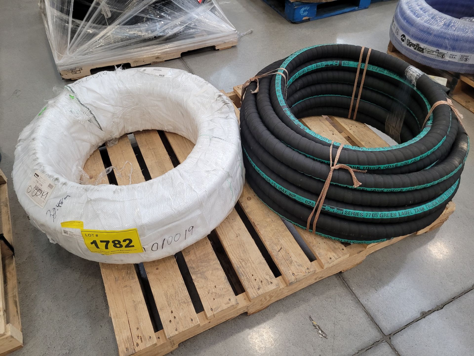 LOT - ASSORTED PARKER SERIES 7705 GREEN LABEL TANK TRUCK HOSE