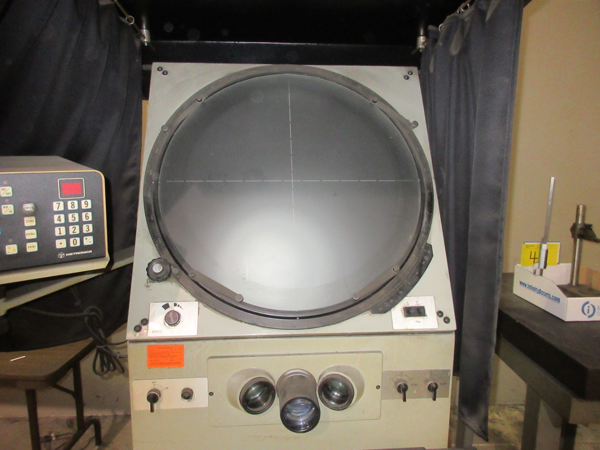 PRAZIS PO-600 OPTICAL COMPARATOR, METRONICS QUADRA-CHEK II 2-AXIS DRO, S/N 2152 - Image 8 of 9