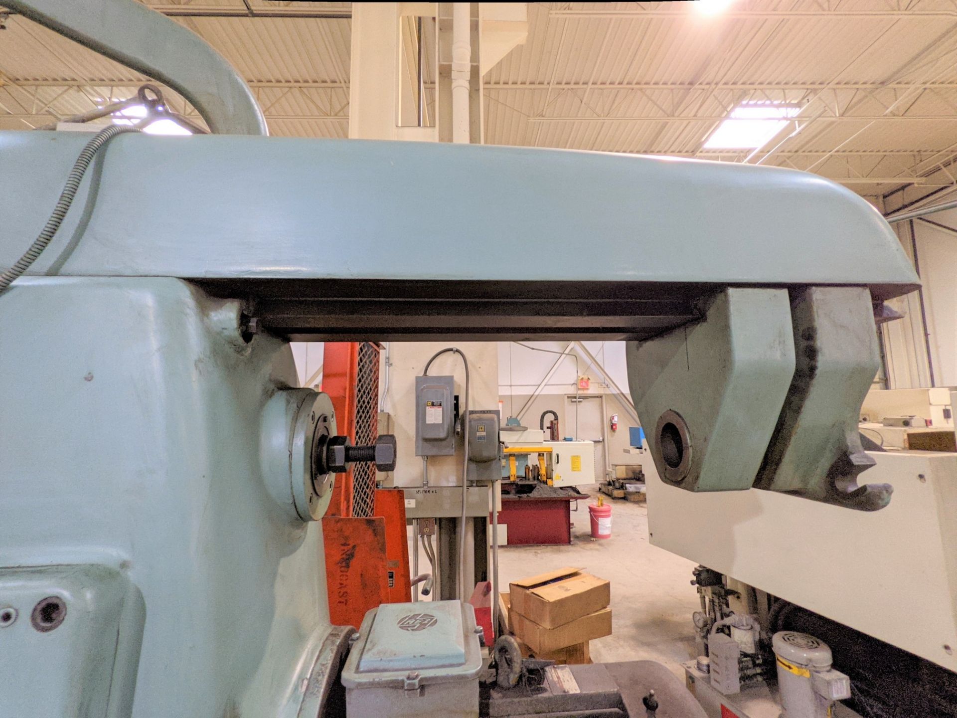 TOS FA5BH MILLING MACHINE, S/N 25928, 20HP, ARBOUR SUPPORTS, 18” X 80” TABLE - Image 9 of 16