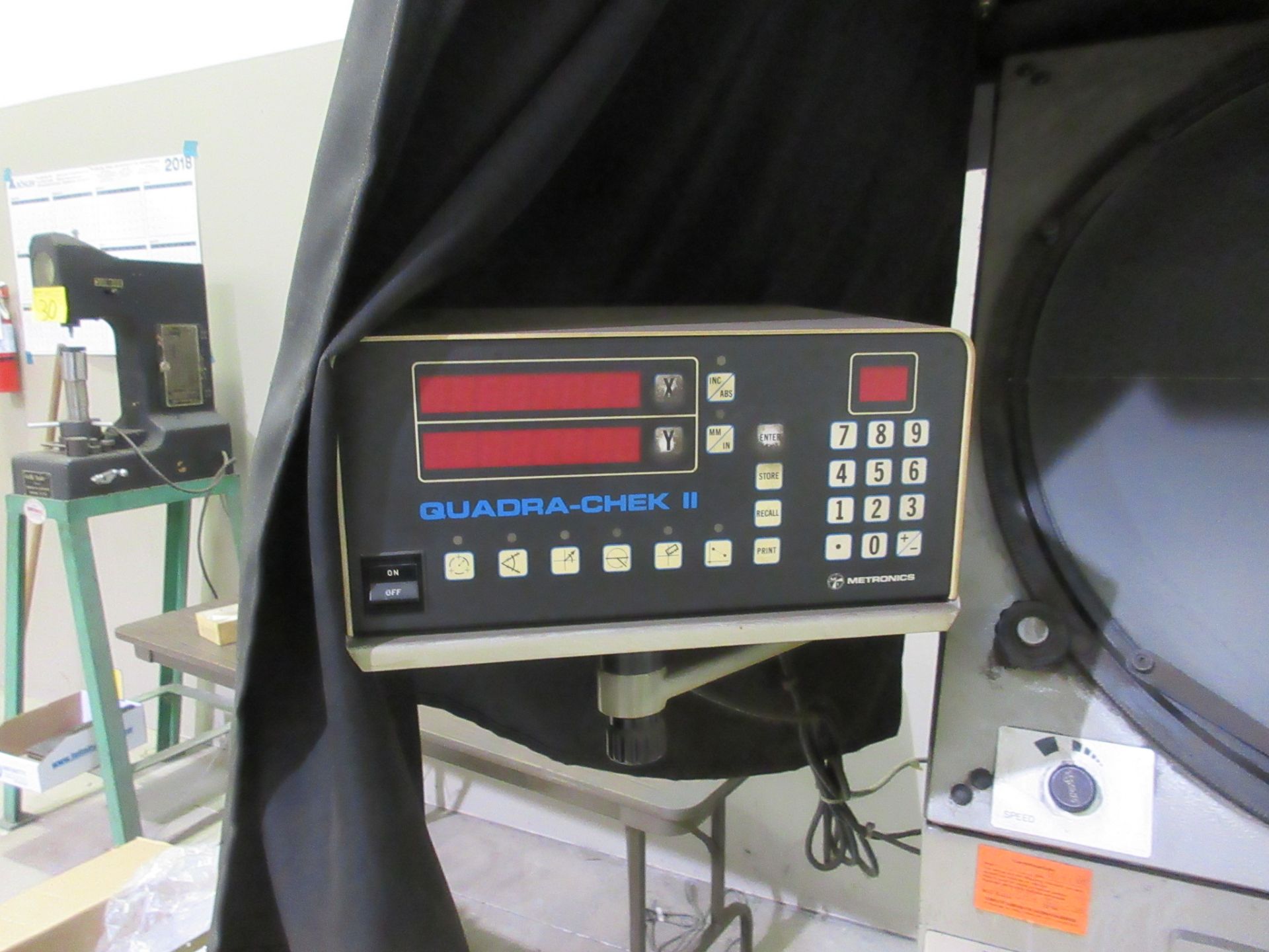 PRAZIS PO-600 OPTICAL COMPARATOR, METRONICS QUADRA-CHEK II 2-AXIS DRO, S/N 2152 - Image 6 of 9