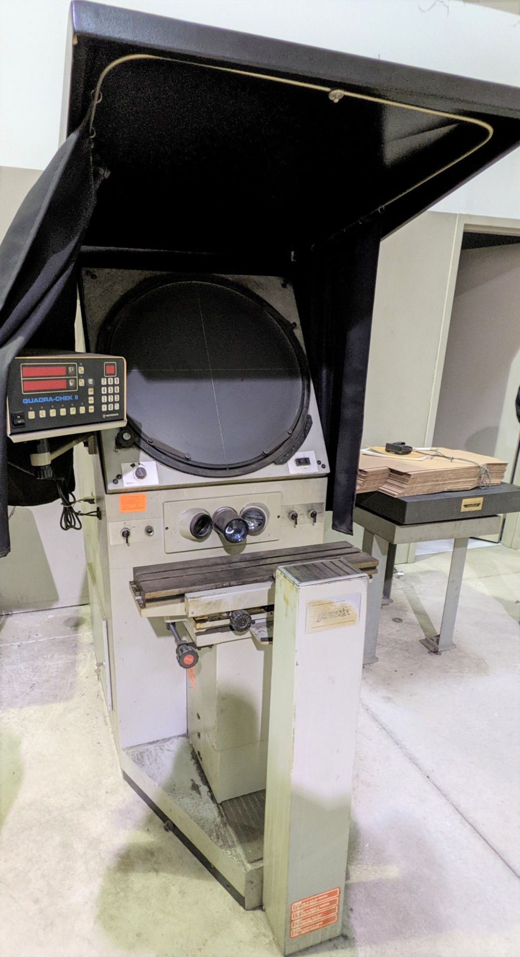 PRAZIS PO-600 OPTICAL COMPARATOR, METRONICS QUADRA-CHEK II 2-AXIS DRO, S/N 2152