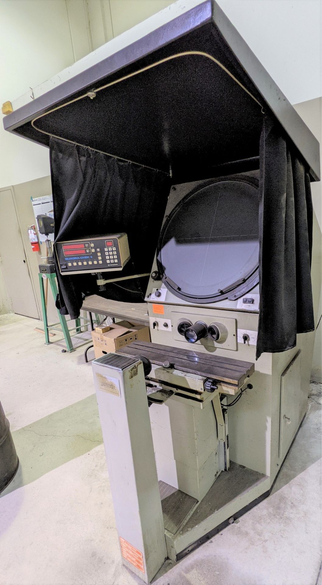 PRAZIS PO-600 OPTICAL COMPARATOR, METRONICS QUADRA-CHEK II 2-AXIS DRO, S/N 2152 - Image 3 of 9