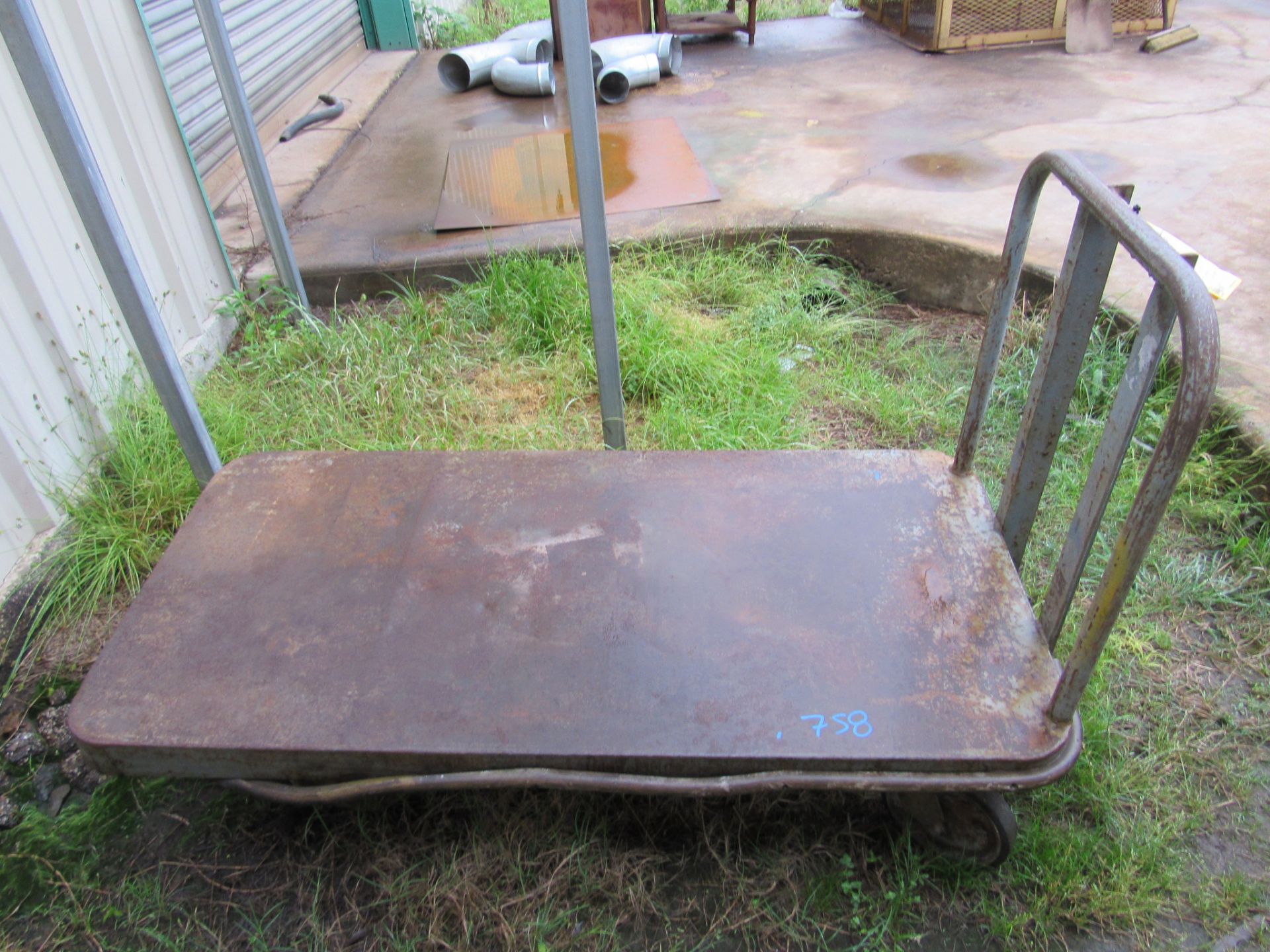 Shop Cart with rubber bumper