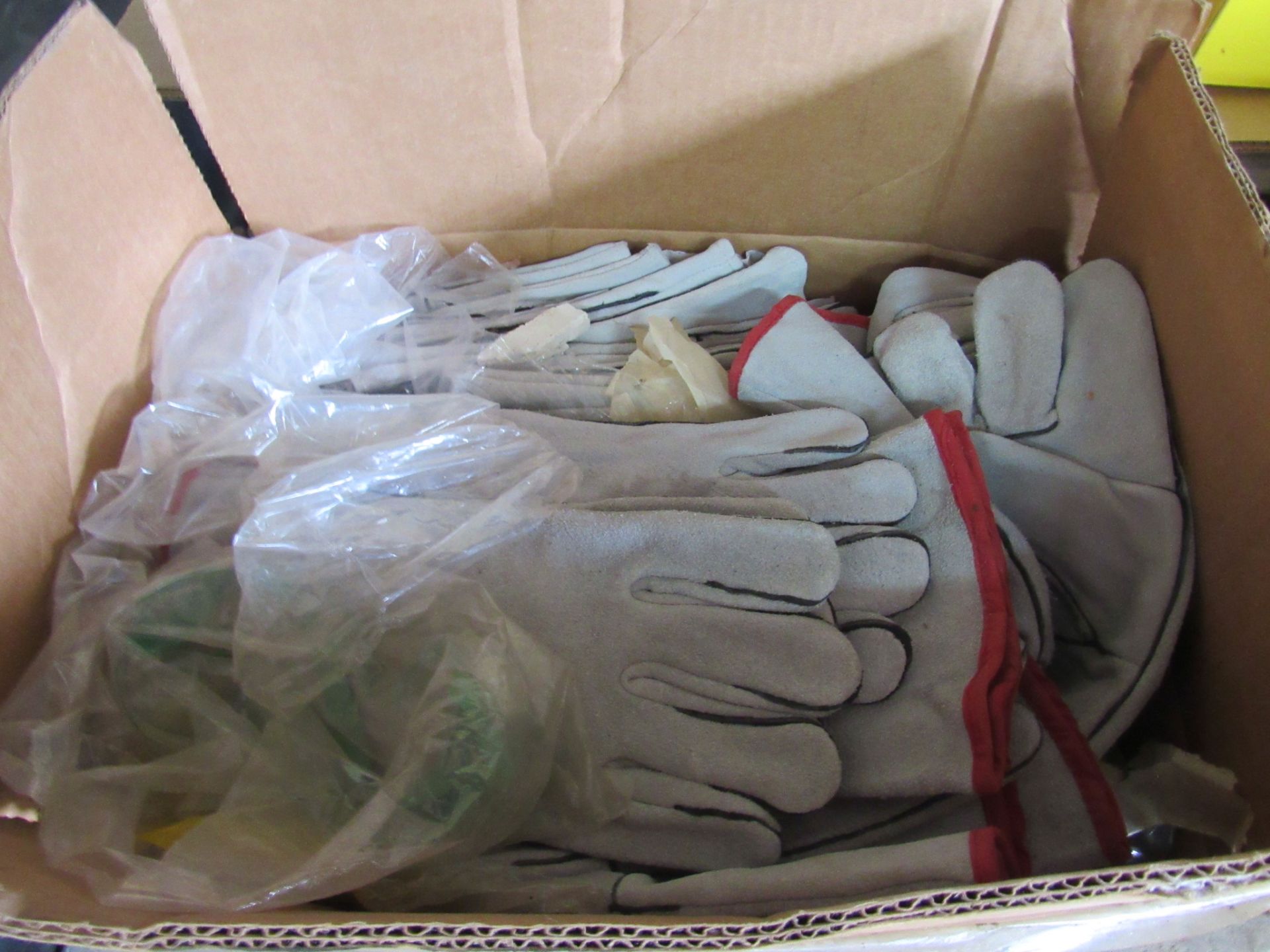 Work Gloves - 2 boxes - Image 2 of 3