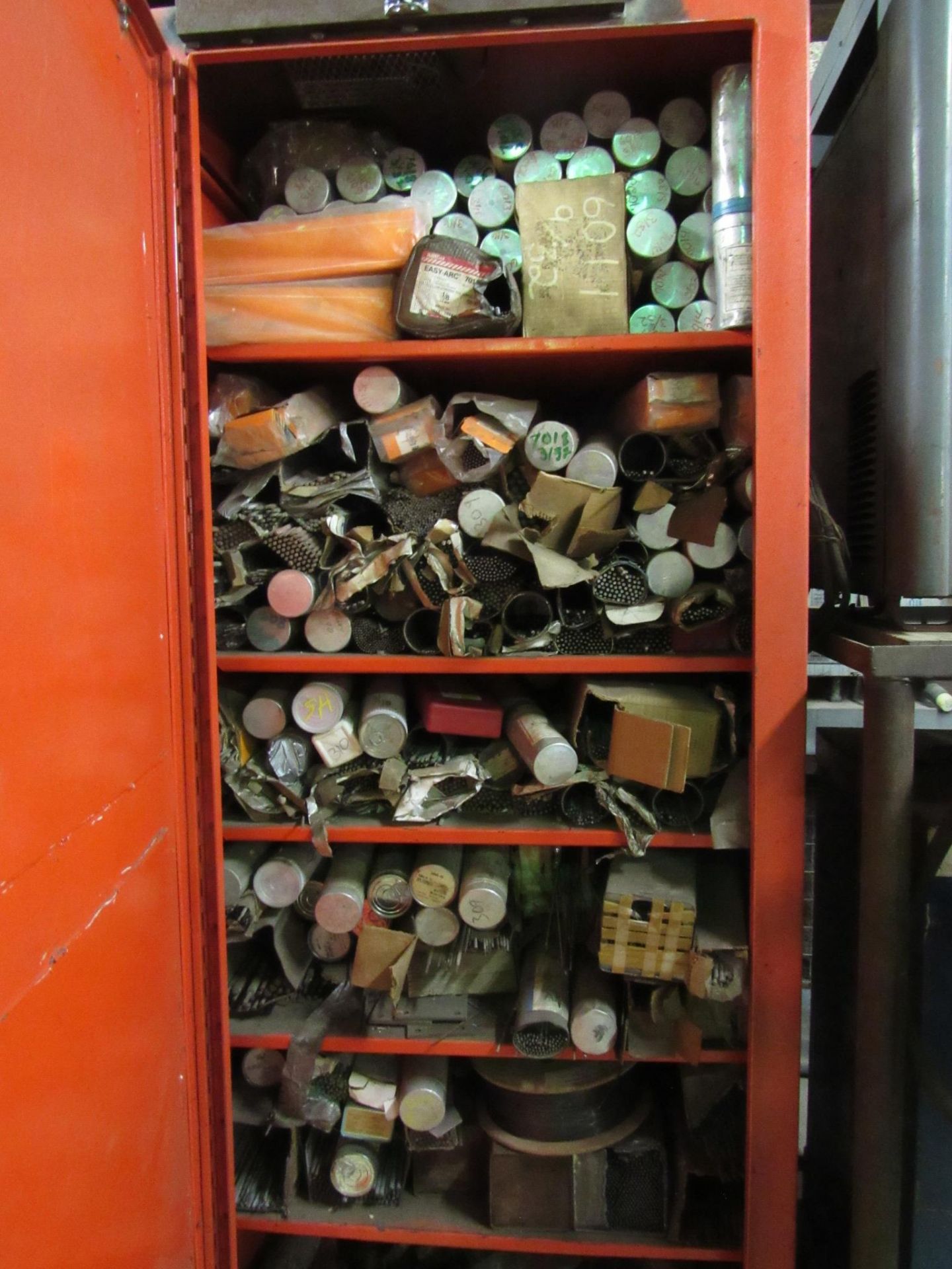 Lot: Welding Supplies in metal cabinet - Image 2 of 6