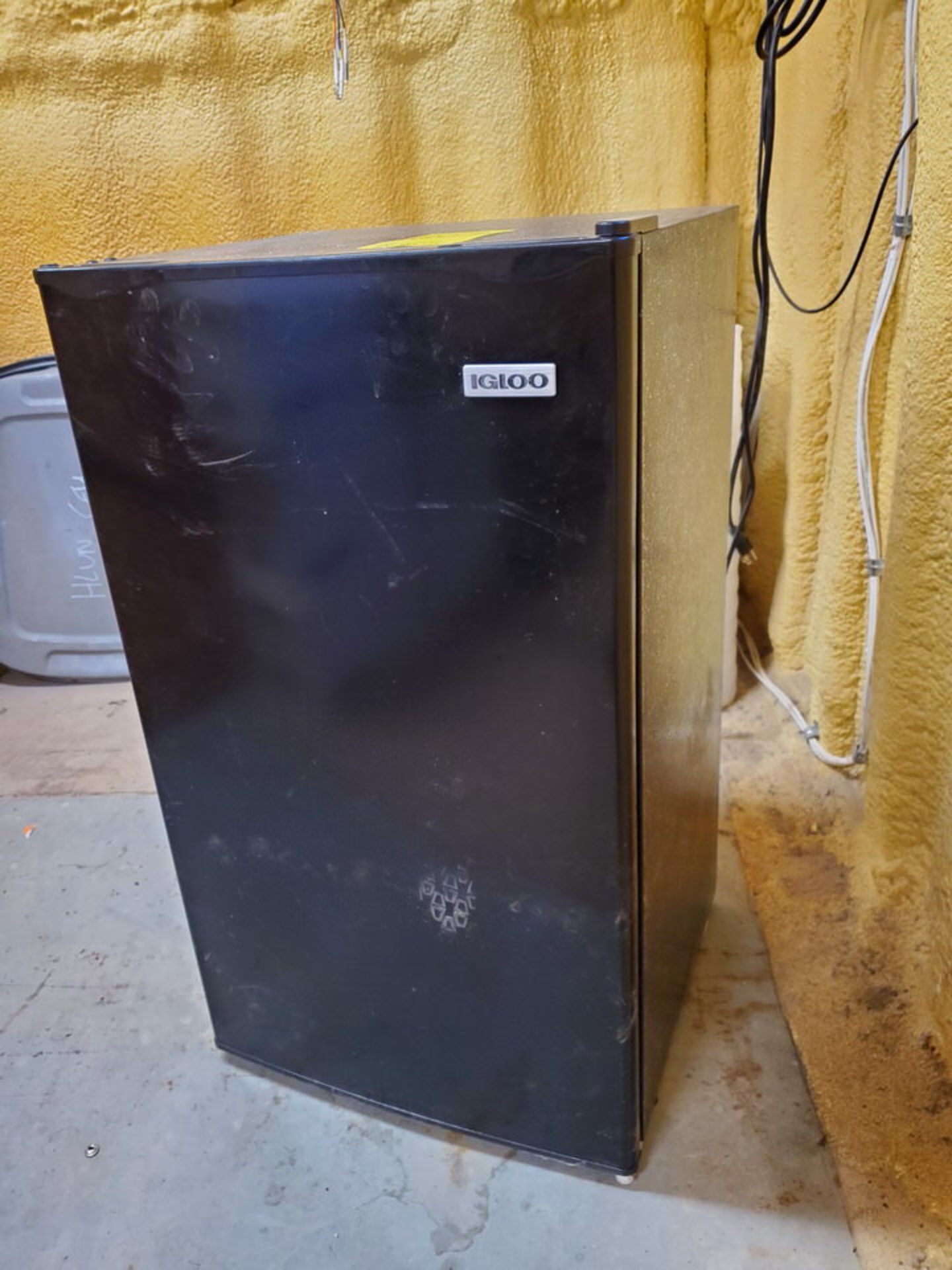 Igloo IRF32BK Refrigerator 115V, 1A, 60HZ - Image 2 of 4