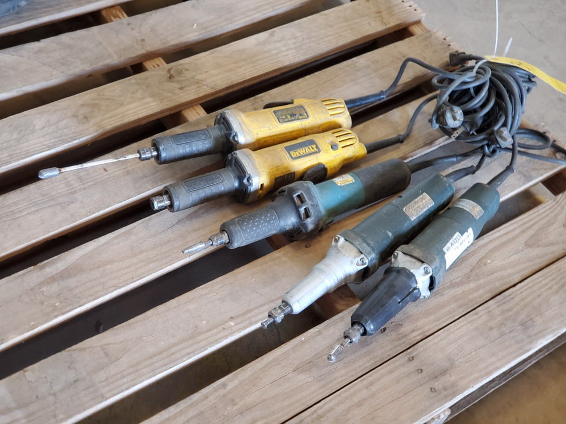 (5) 1/4" Die Grinders (3) Makita, 120V, 3.5A; (2) Dewalt, 120V, 4.2A - Image 2 of 3