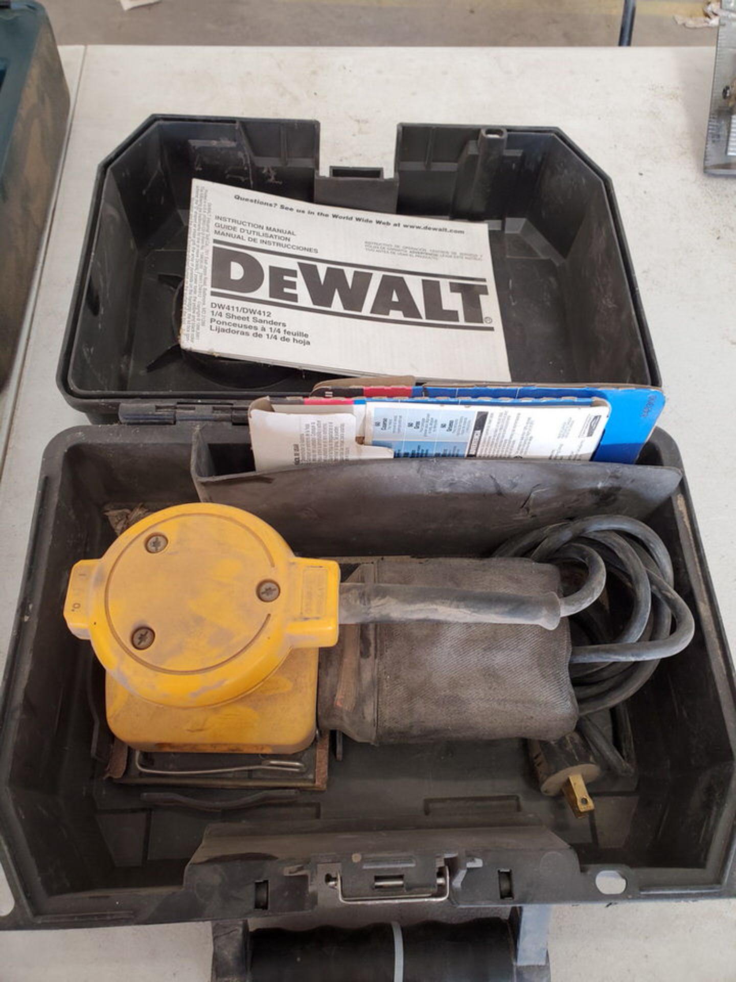 Dewalt Palm Grip Sander 120V, 2A, 50/60HZ, 13,500OPM