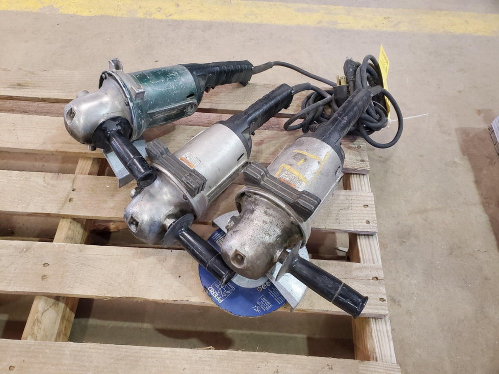 Makita (3) 7"-9" Angle Grinders 120V, 15A - Image 3 of 5