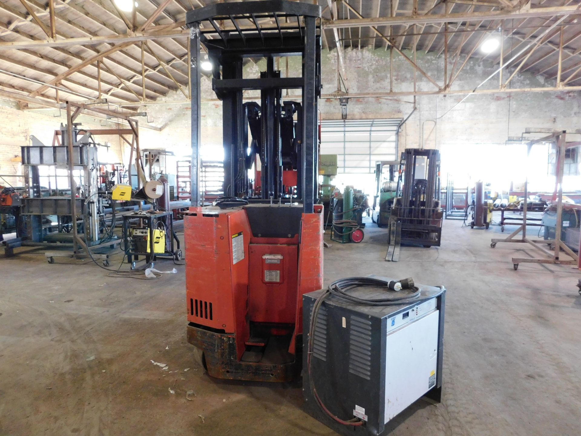 RAYMOND REACH FORKLIFT (LOCATION: 110 S Witte Poteau, OK 74953) - Image 2 of 3