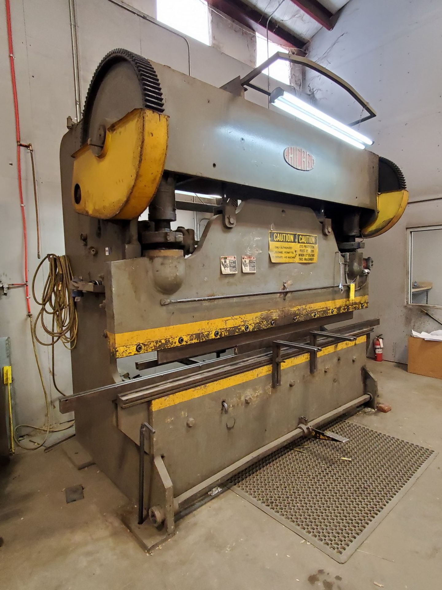 Chicago 10' x 90 Ton Press Brake Size 408D; W/ GE 300-Line Controller; W/ Square D Safety Switch ( - Image 3 of 9