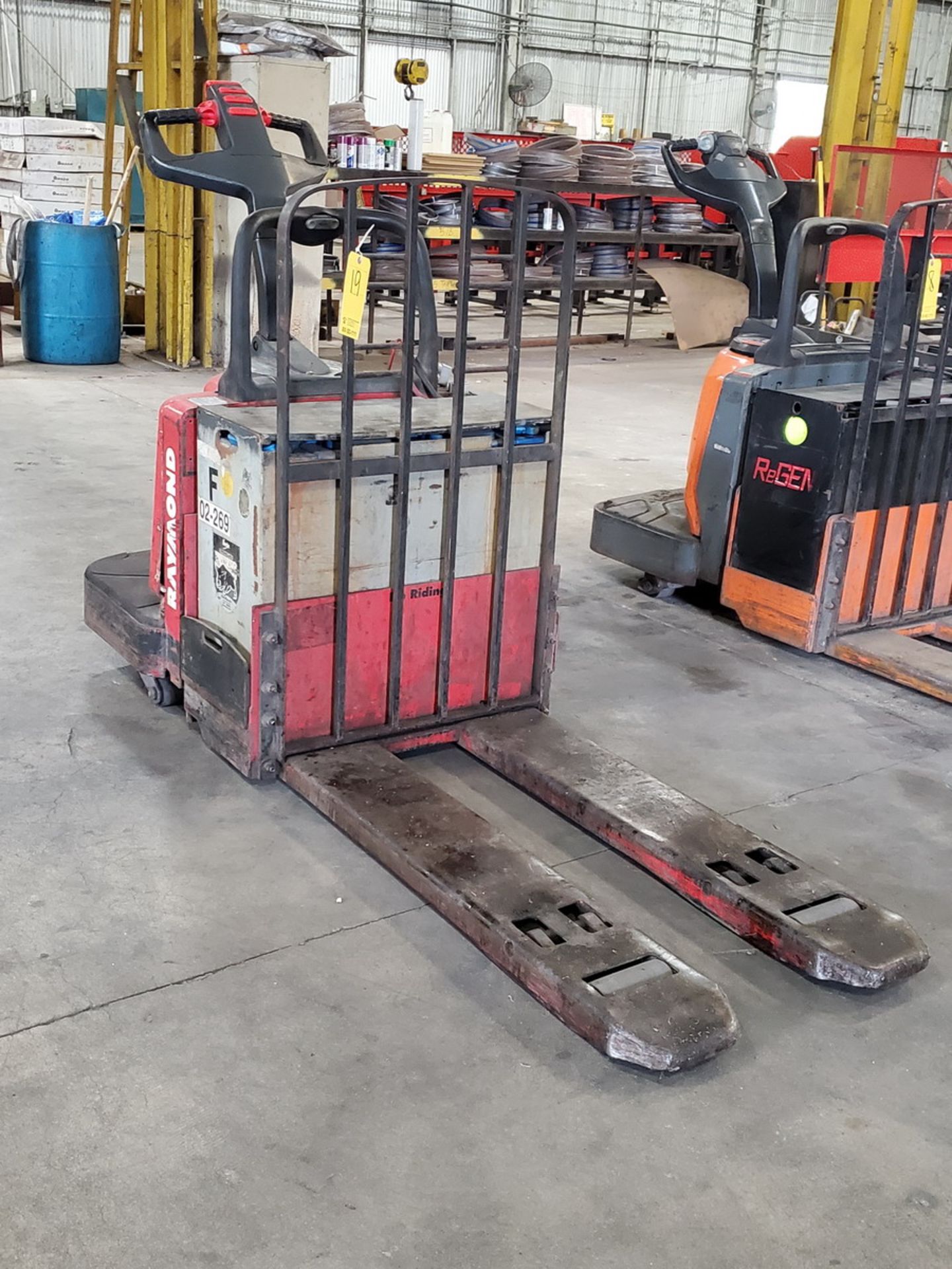 Raymond 112TM-FRE60L Ele Rider Pallet Jack 6K Cap.; 48" Forks - Image 3 of 8