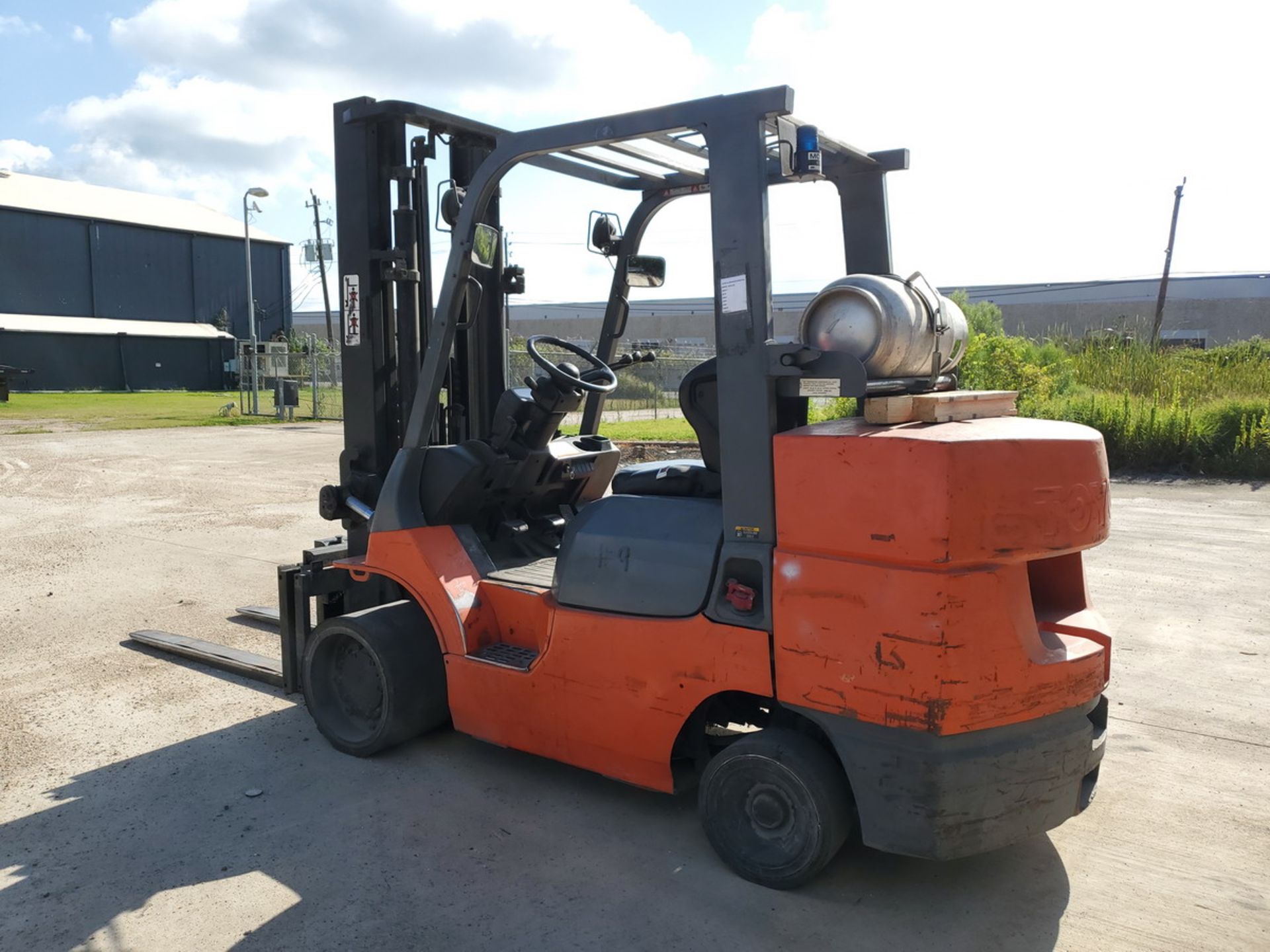 Toyota Forklift W/ Side Shift, 2-Stage Mast, 9, 150 Cap., 132" Max Lift Ht.; 60" Forks; 5, 760hrs - Image 4 of 9
