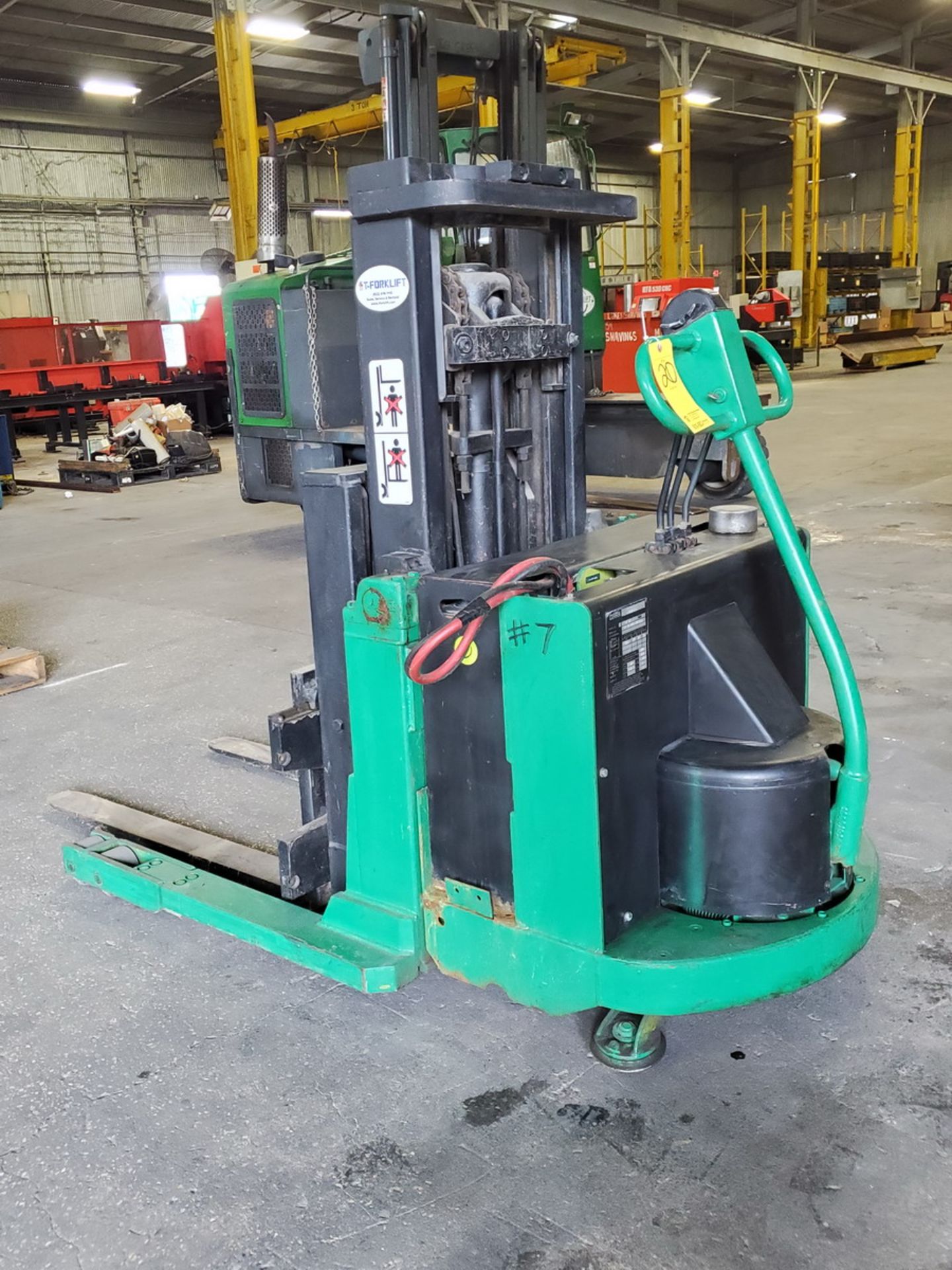 Clark SP-30 Ele Walk Behind Forklift Straddle Stacker 3K Cap.