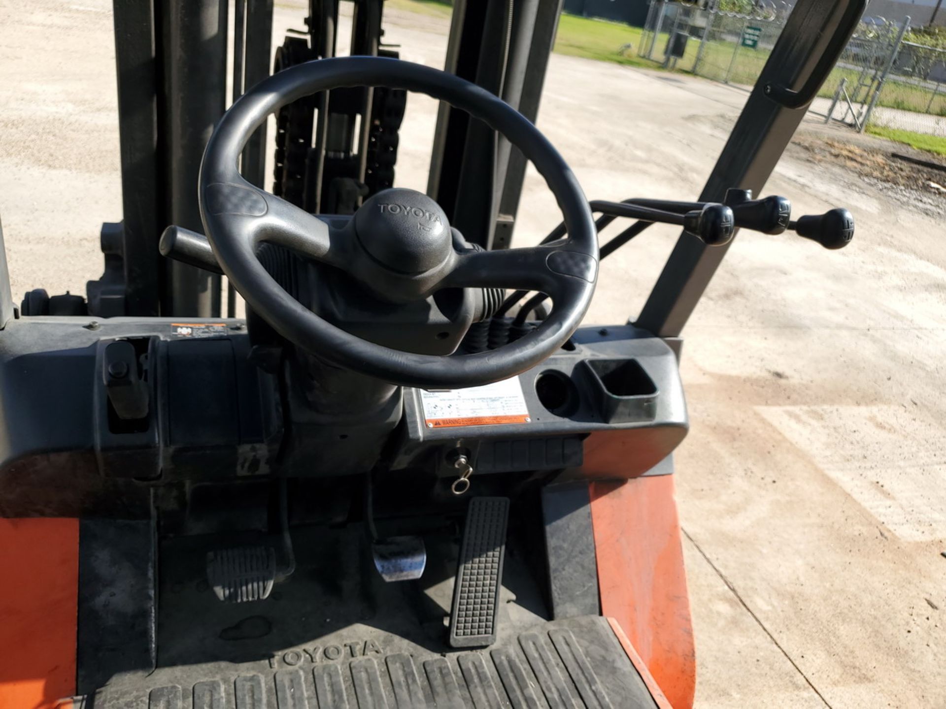 Toyota Forklift W/ Side Shift, 2-Stage Mast, 9, 150 Cap., 132" Max Lift Ht.; 60" Forks; 5, 760hrs - Image 7 of 9