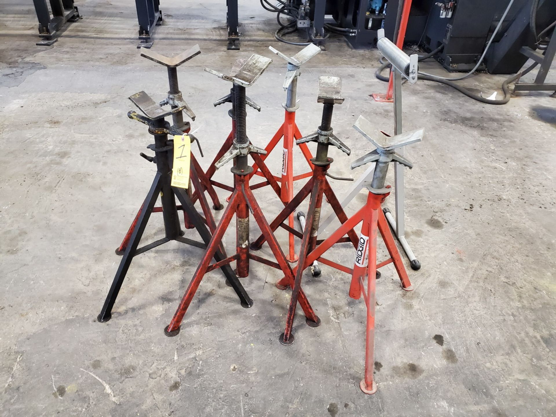 Ridgid (7) Pipe Stands W/ (1) Pipe Roller
